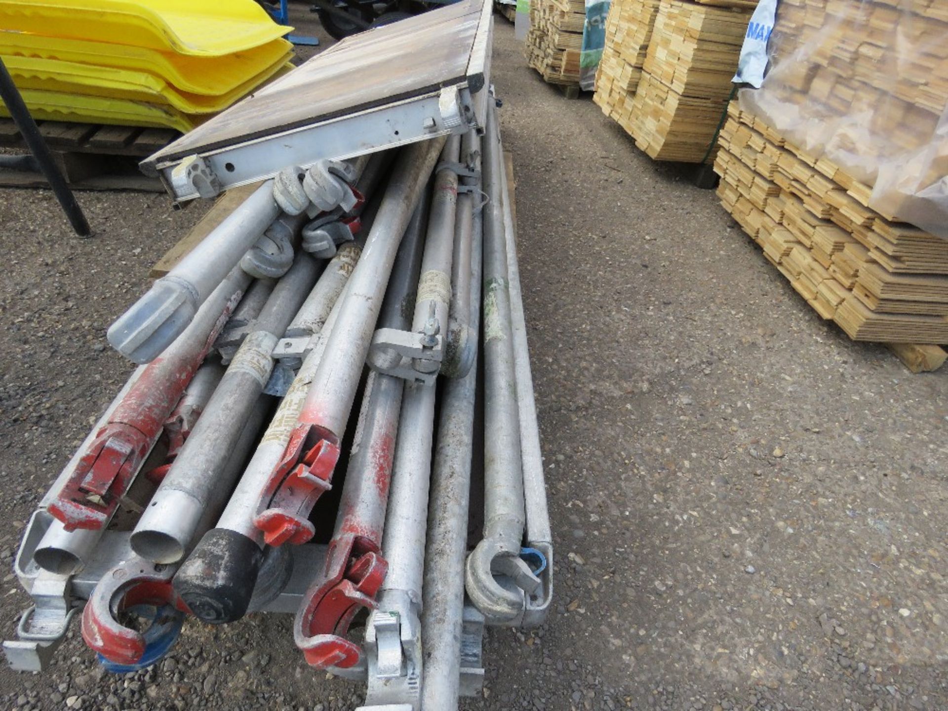 PALLET OF ASSORTED SCAFFOLD TOWER PARTS. - Image 4 of 4