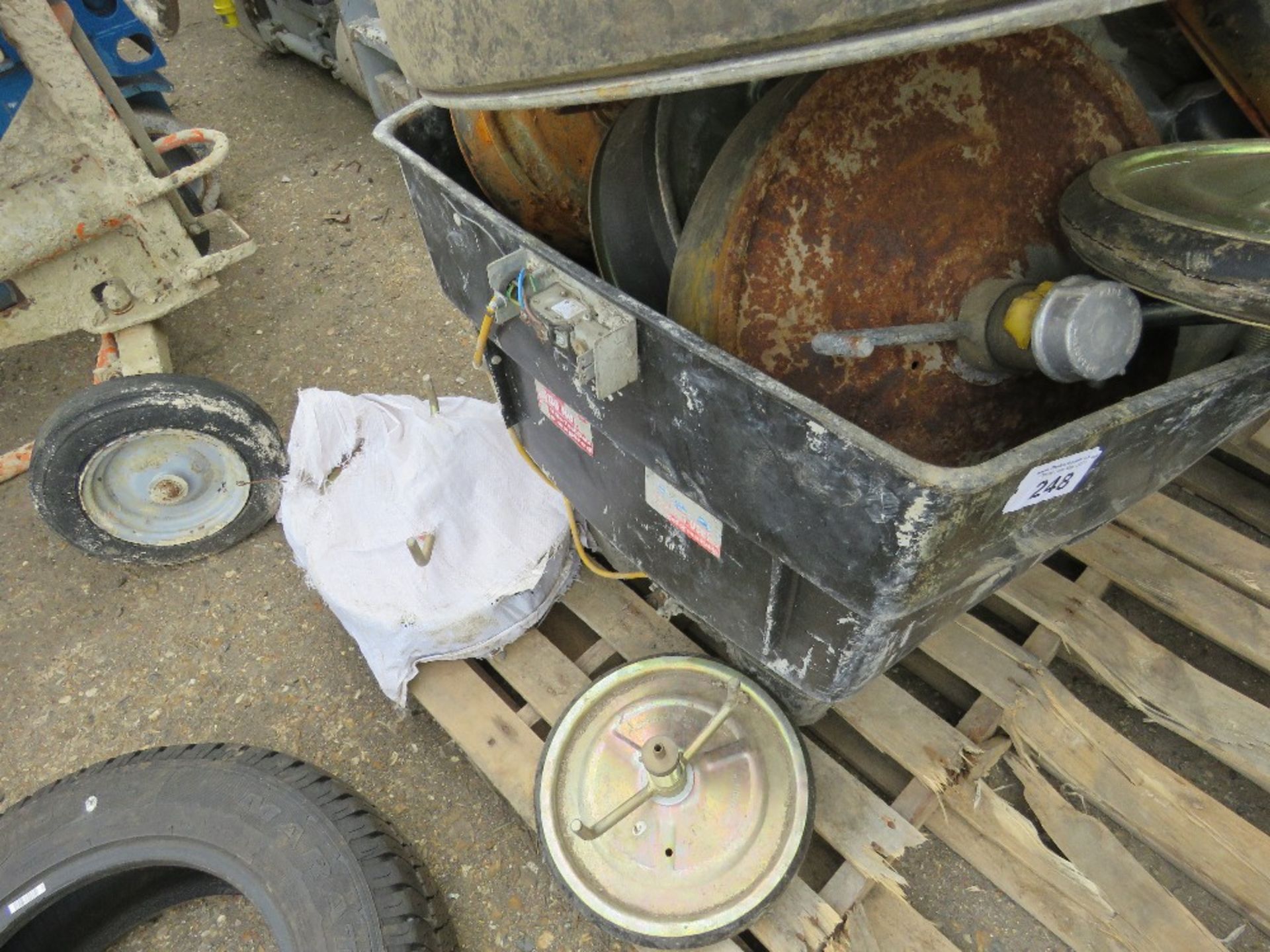 PALLET OF DRAIN / PIPE BUNGS, SOME UNUSED. - Image 2 of 3