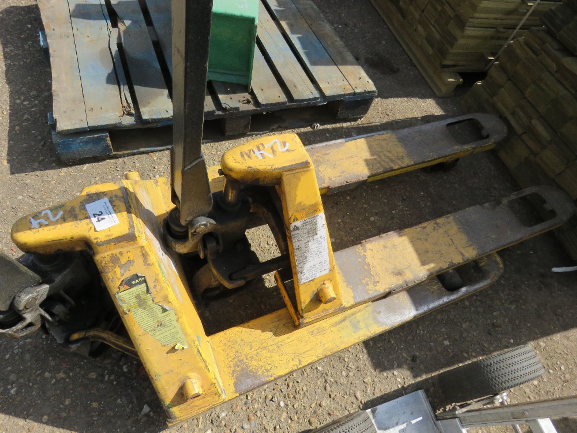 2 X PALLET TRUCKS, SOURCED FROM COMPANY LIQUIDATION. WHEN TESTED WAS SEEN TO LIFT AND LOWER. - Image 3 of 3