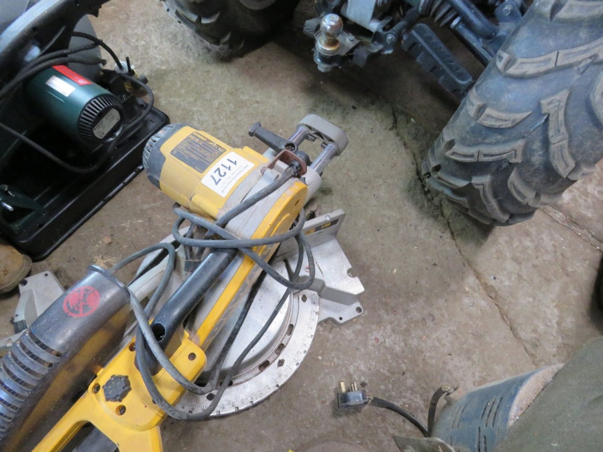 DEWALT 110VOLT CROSS CUT MITRE SAW. RETIREMENT SALE. - Image 2 of 4