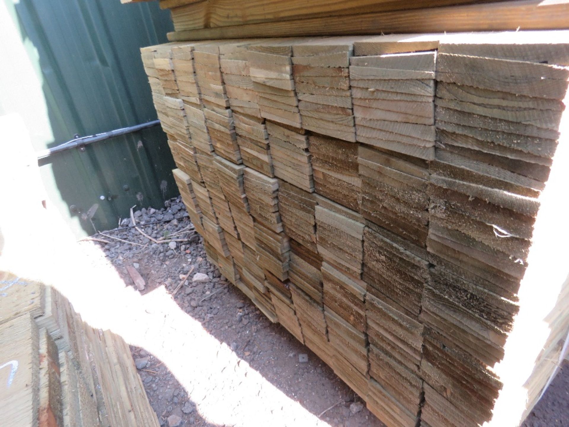 PACK OF PRESSURE TREATED FEATHER EDGE TIMBER FENCE CLADDING BOARDS, 1.8M LENGTH X 10.5CM WIDTH APPRO - Image 2 of 2
