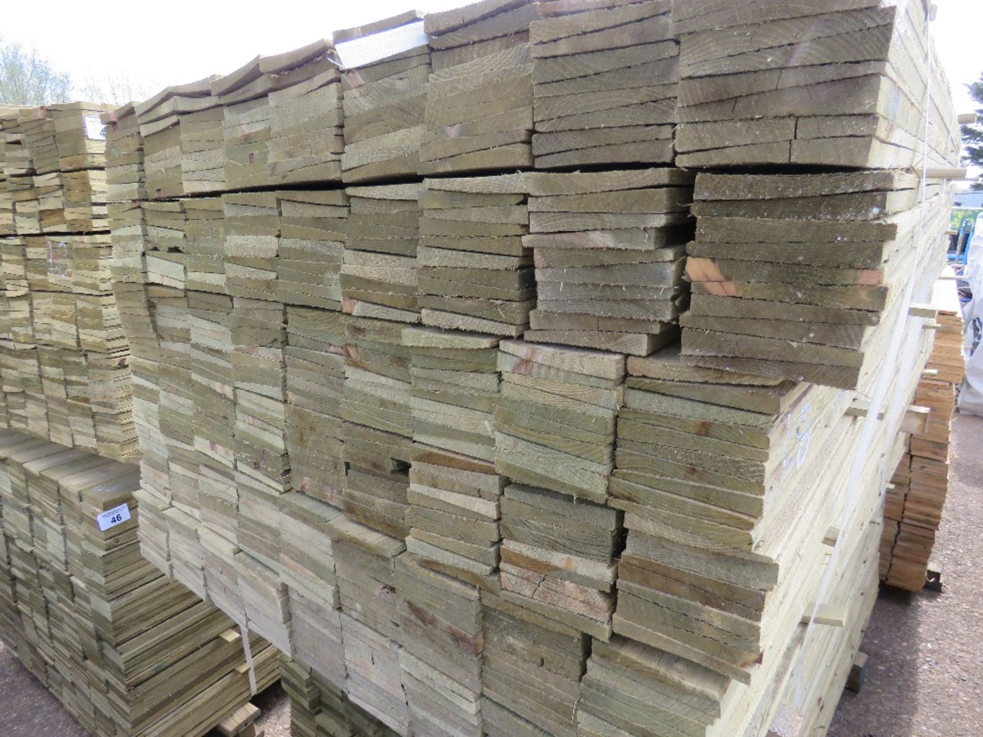 LARGE PACK OF FEATHER EDGE CLADDING TIMBER 1.8M X 10CM APPROX, PRESSURE TREATED. - Image 3 of 3