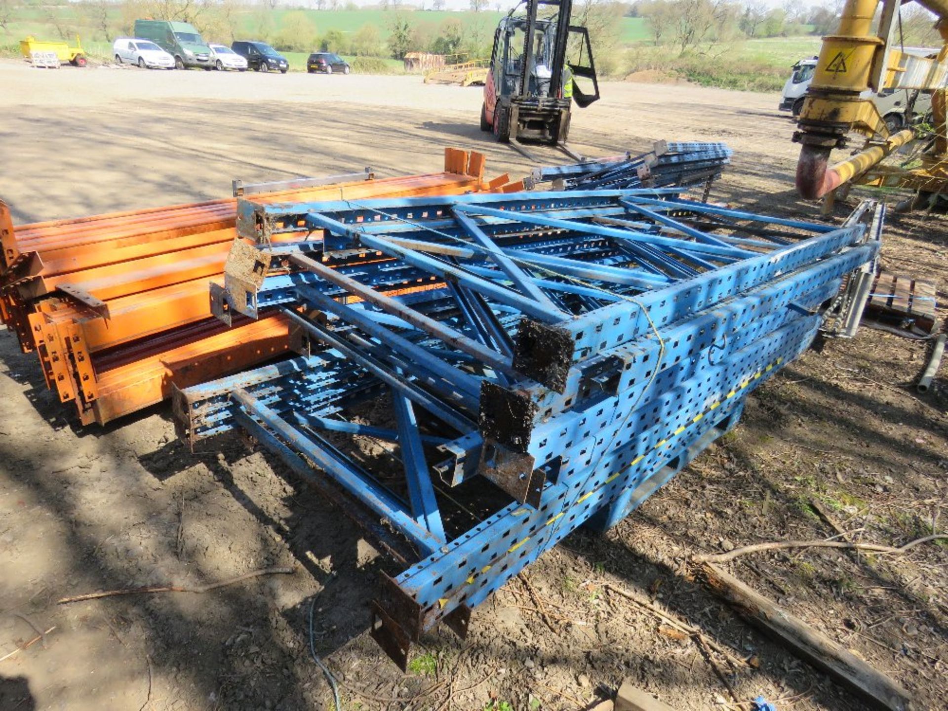 PALLET RACKING. 10X UPRIGHTS@2.9M HEIGHT PLUS A STILLAGE OF BEAMS@03.05M LENGTH. SOURCED FROM GARDEN - Image 5 of 5
