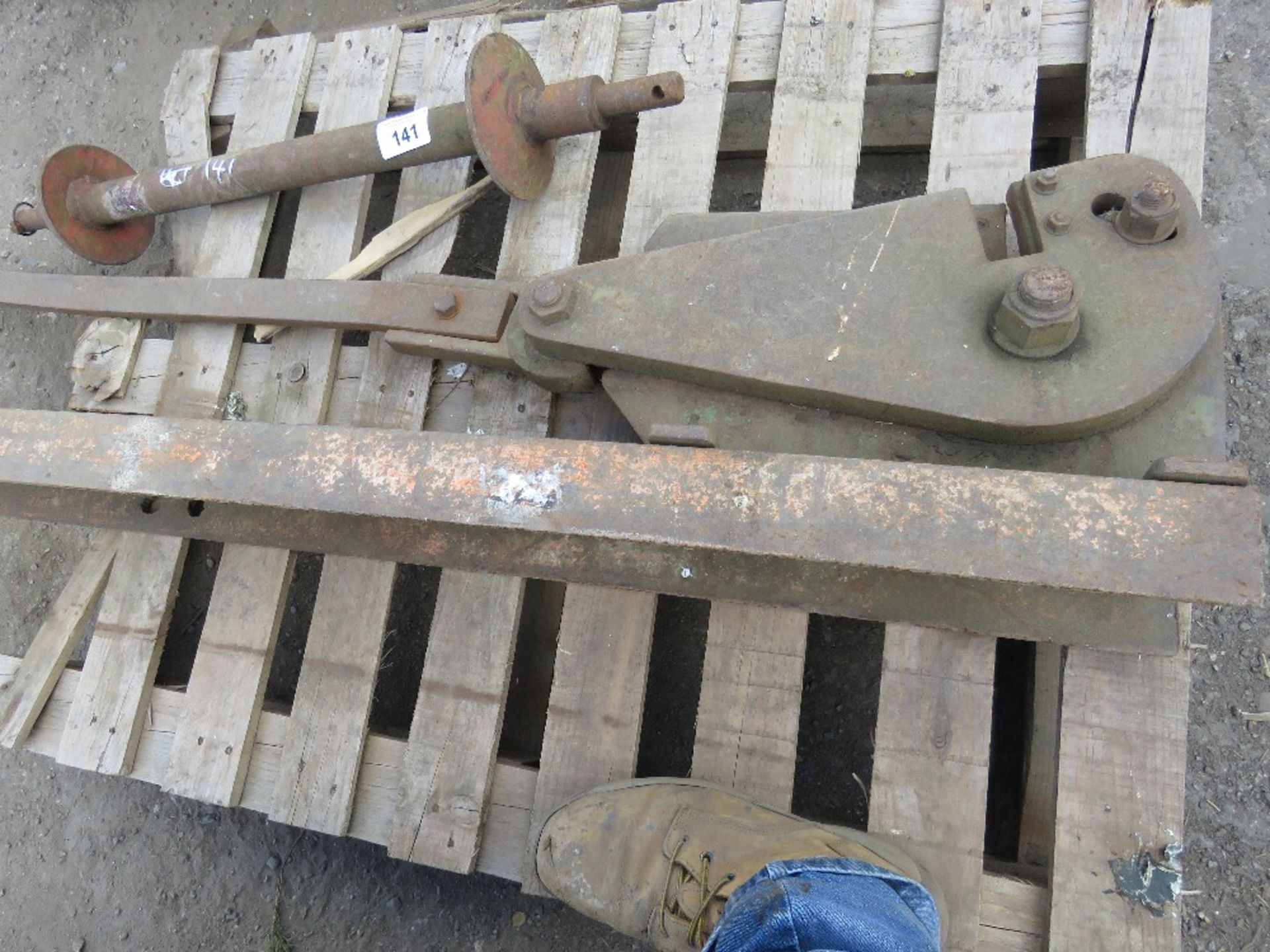 HEAVY DUTY MANUAL BAR CROPPER.