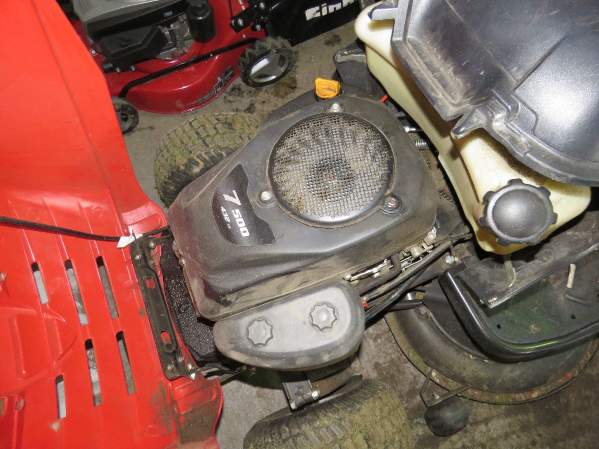 MOUNTFIELD 1538SD RIDE ON MOWER, YEAR 2012, HYDRASTATIC DRIVE. WHEN TESTED WAS SEEN TO RUN BUT WOULD - Image 2 of 5