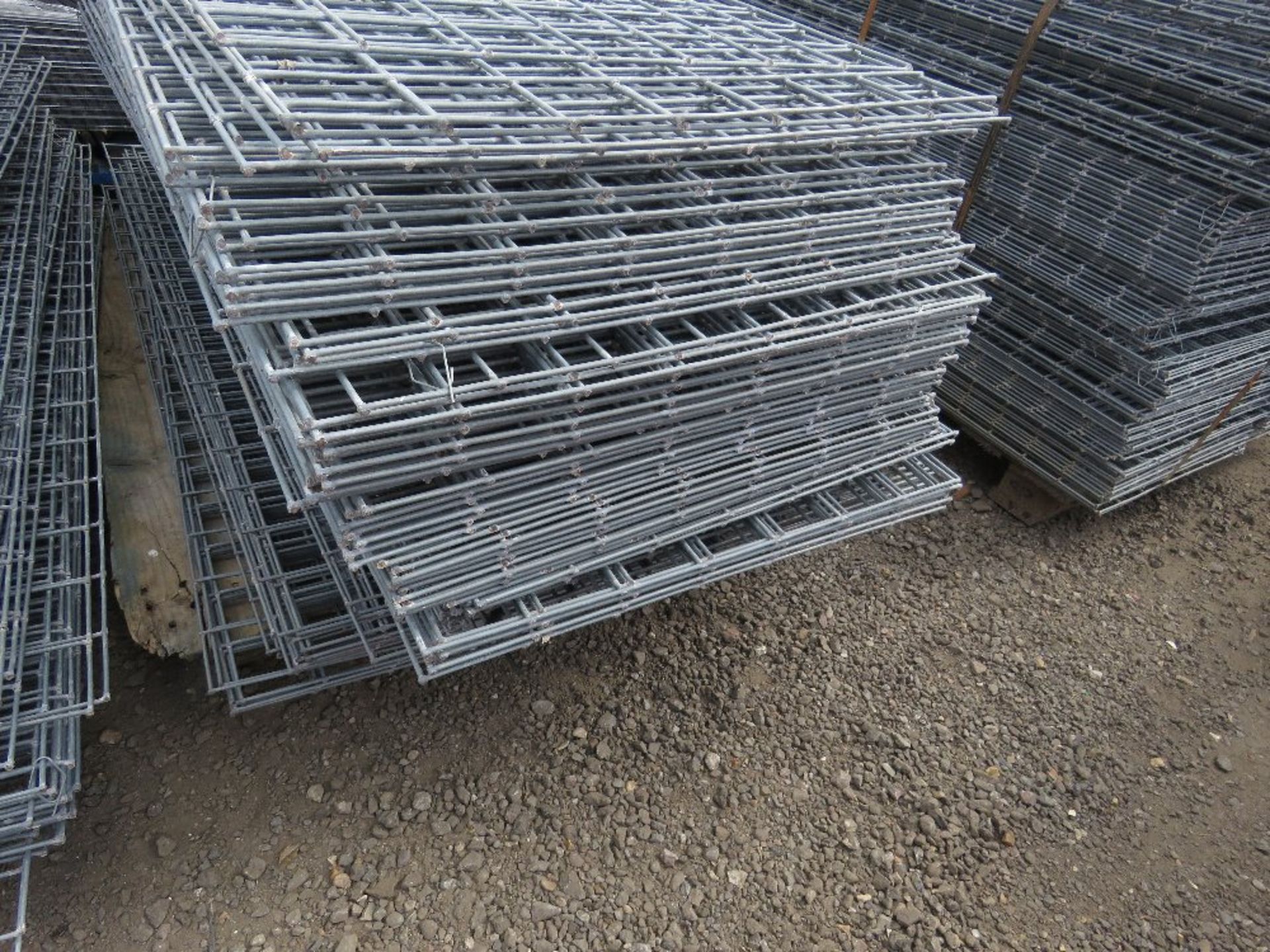 PALLET CONTAINING APPROXIMATELY 140 X SQUARE MESH PANELS. 54CM X 137CM APPROX, 3" SQUARE HOLES. - Image 3 of 3