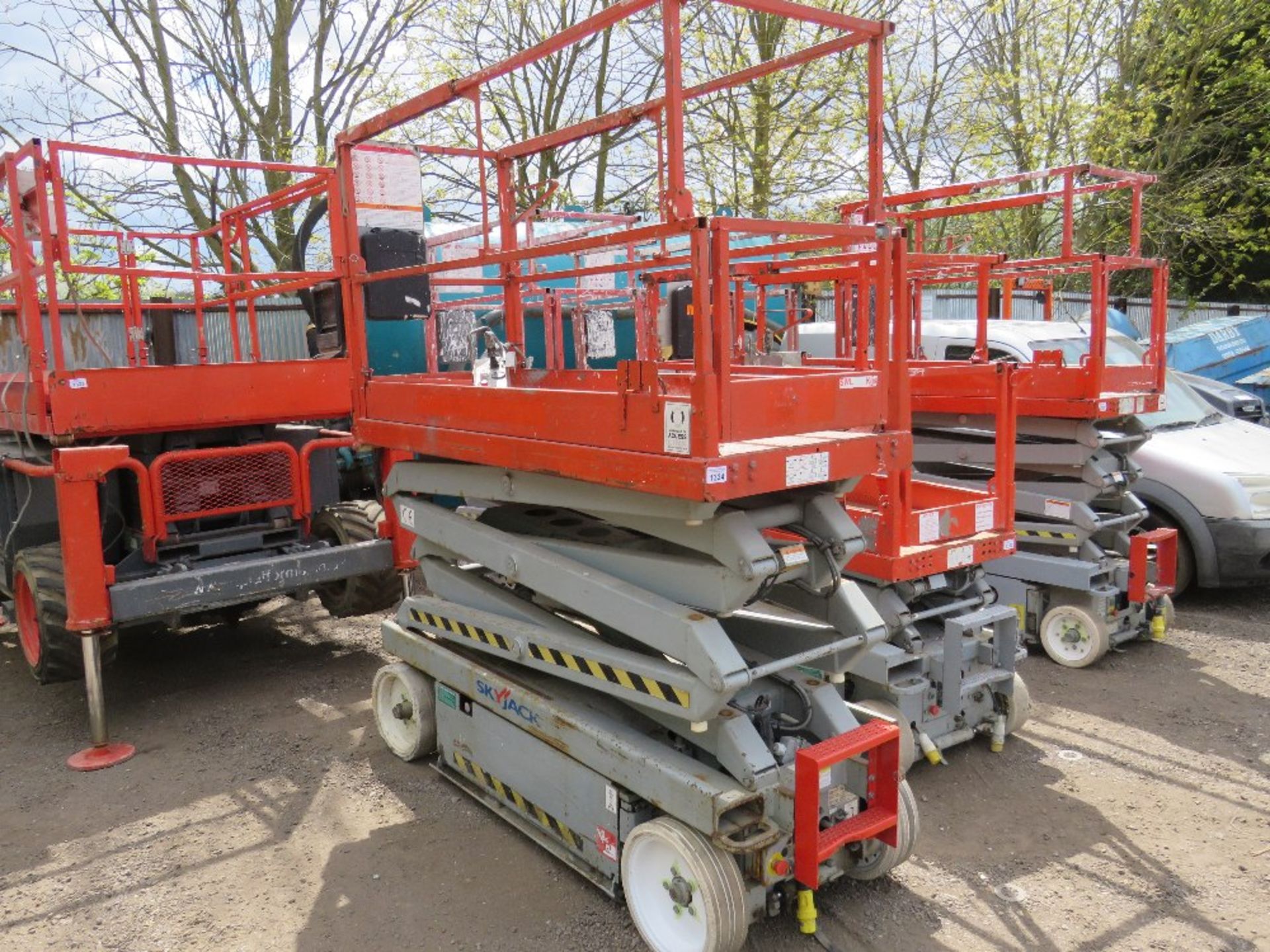 SKYJACK SJ3220 BATTERY POWERED SCISSOR LIFT UNIT.YEAR 2007. SN;M600532. WHEN TESTED WAS SEEN TO DRI