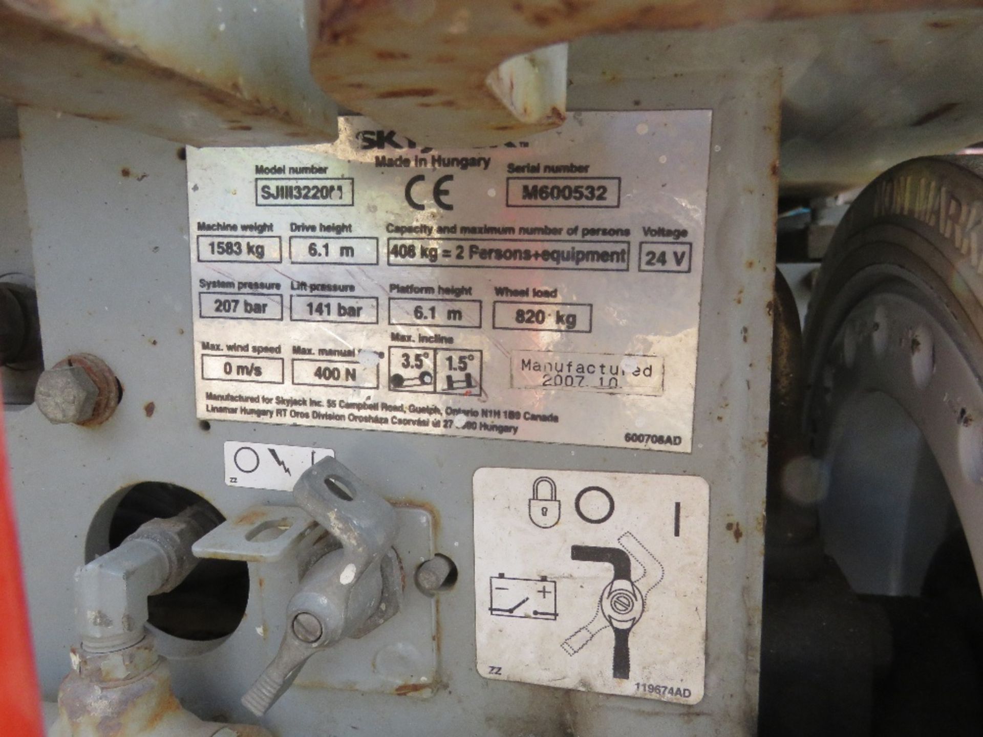 SKYJACK SJ3220 BATTERY POWERED SCISSOR LIFT UNIT.YEAR 2007. SN;M600532. WHEN TESTED WAS SEEN TO DRI - Image 3 of 7