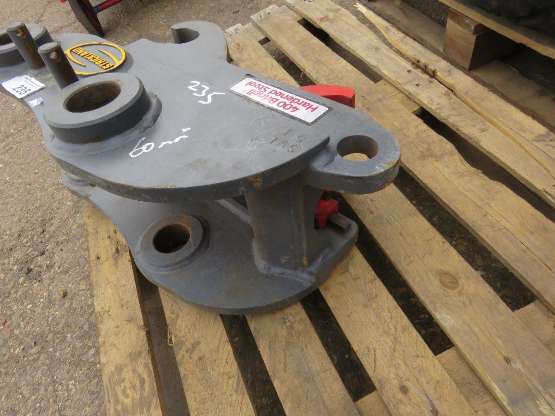 STRICKLAND HYDRAULIC QUICK HITCH, NEVER INSTALLED. 60MM MACHINE PINS TO 50MM BUCKET PINS. - Image 3 of 3