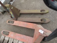 2 X PALLET TRUCKS.