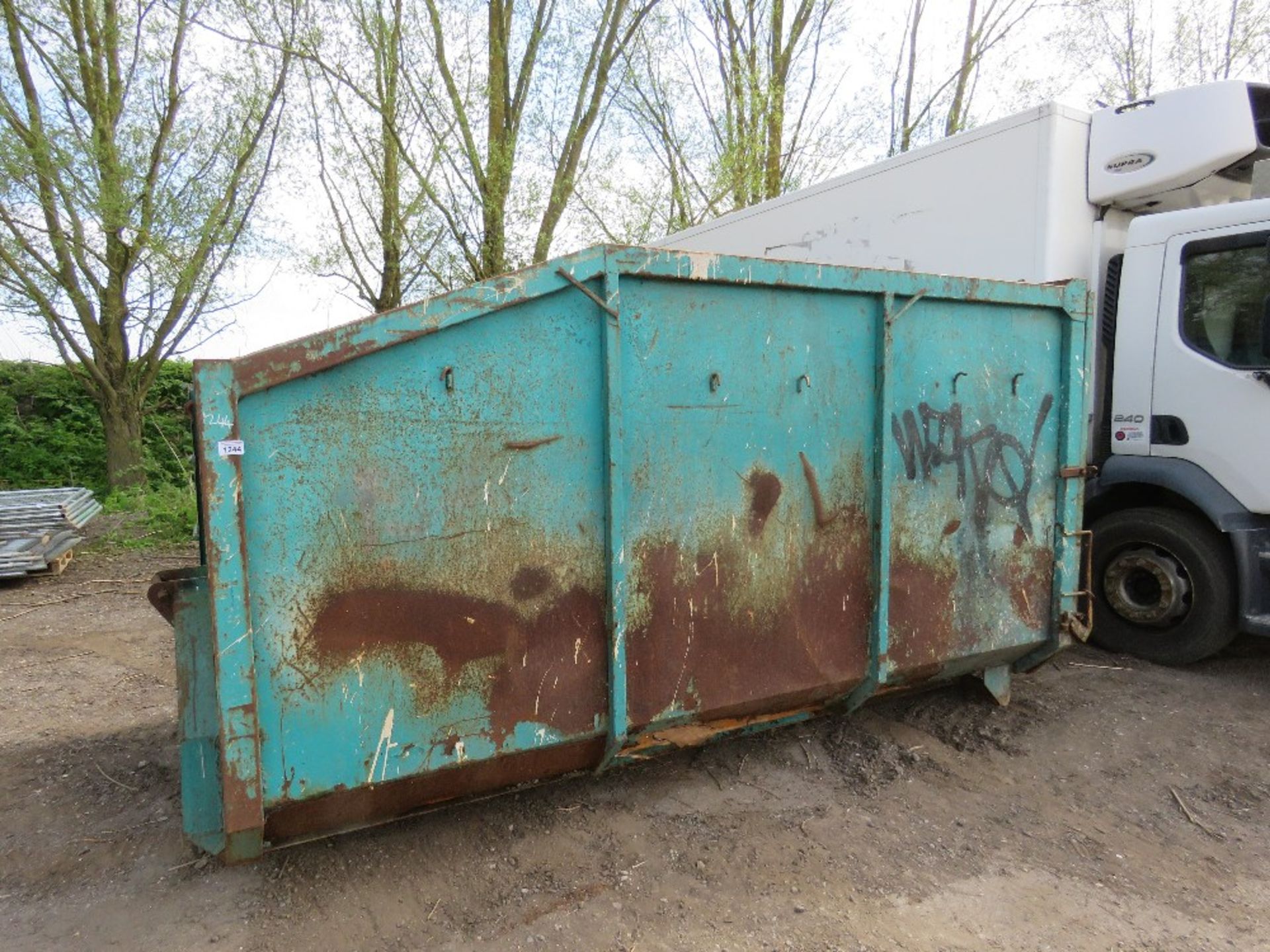 HOOK LOADER CONTAINER, PREVIOUSLY USED ON 7.5TONNE LORRY. REQUIRES SOME REPAIRS.