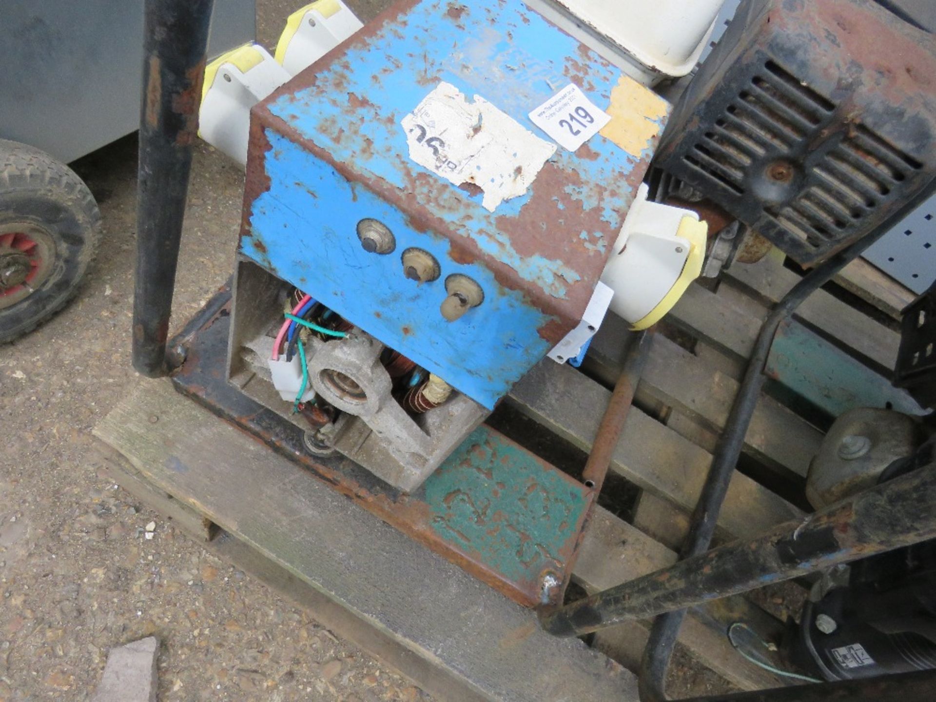 HONDA 5KVA GENERATOR, INCOMPLETE. - Image 2 of 4