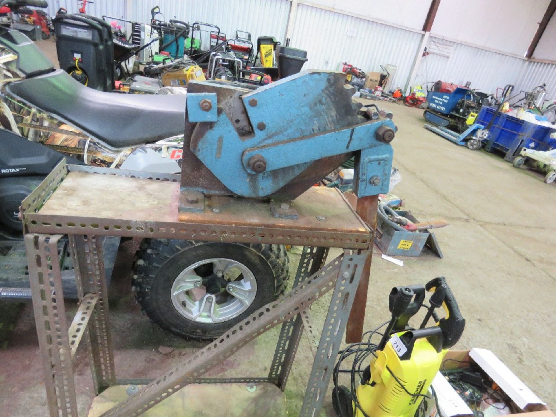 MANUAL OPERATED BAR CROPPER ON A STAND.