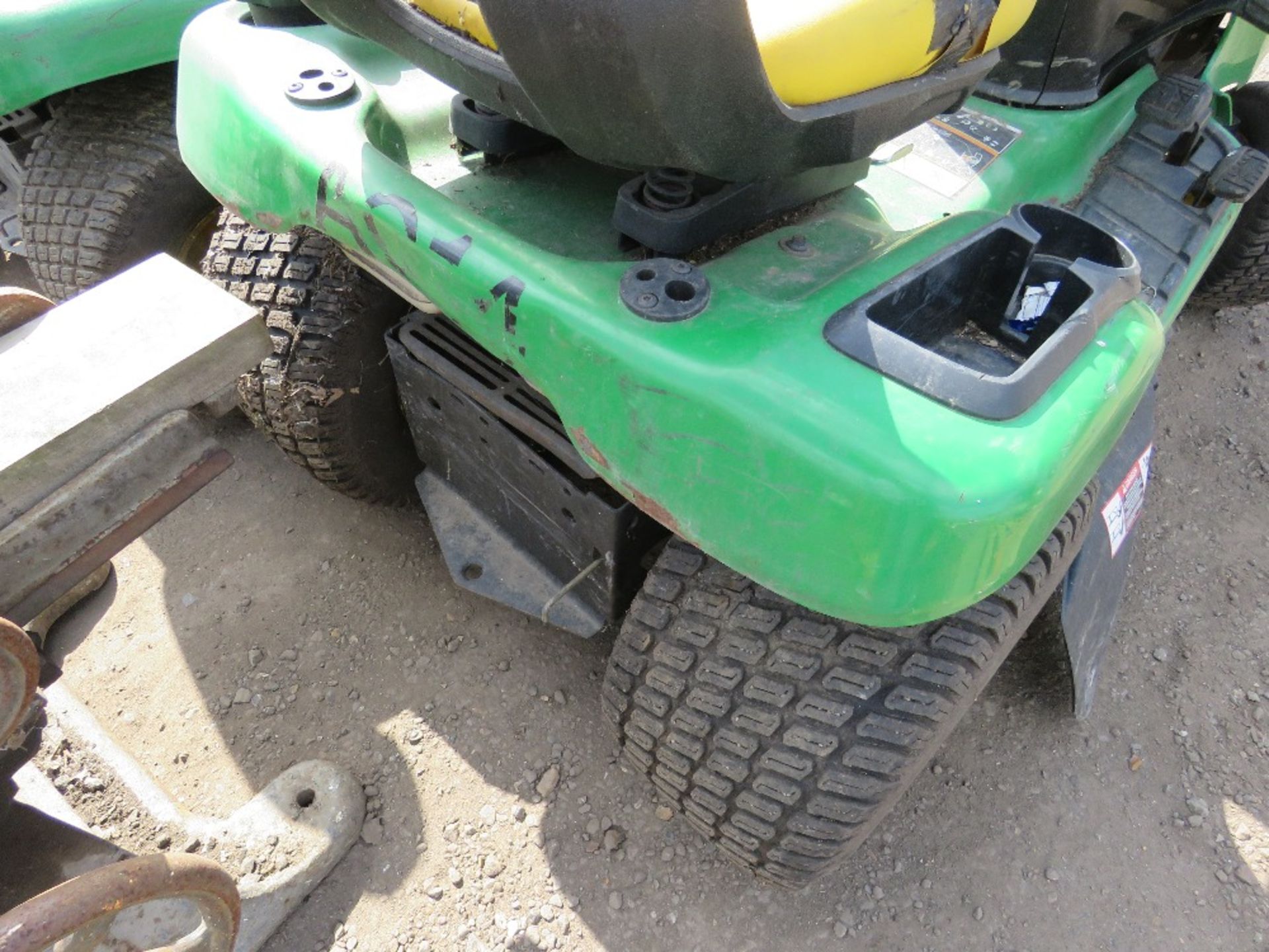 JOHN DEERE X320 PROFESSIONAL RIDE ON PETROL MOWER. PREVIOUS COUNCIL USEAGE. STRAIGHT FROM STORAGE, - Image 4 of 5