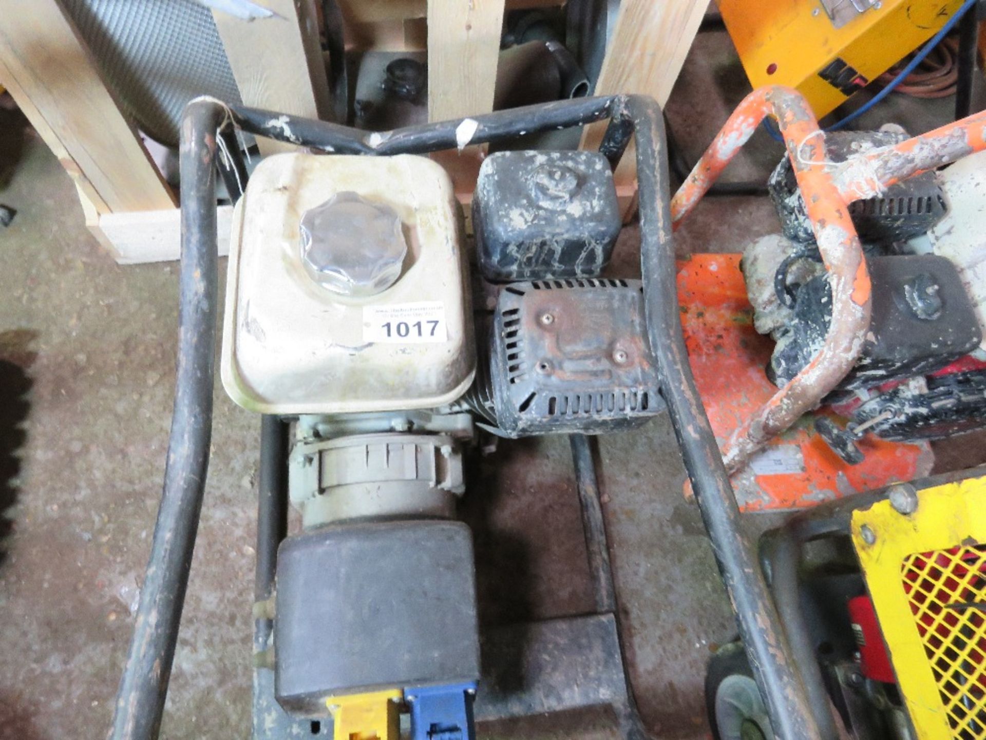 PETROL ENGINED GENERATOR, UNTESTED, CONDITION UNKNOWN. - Image 3 of 3