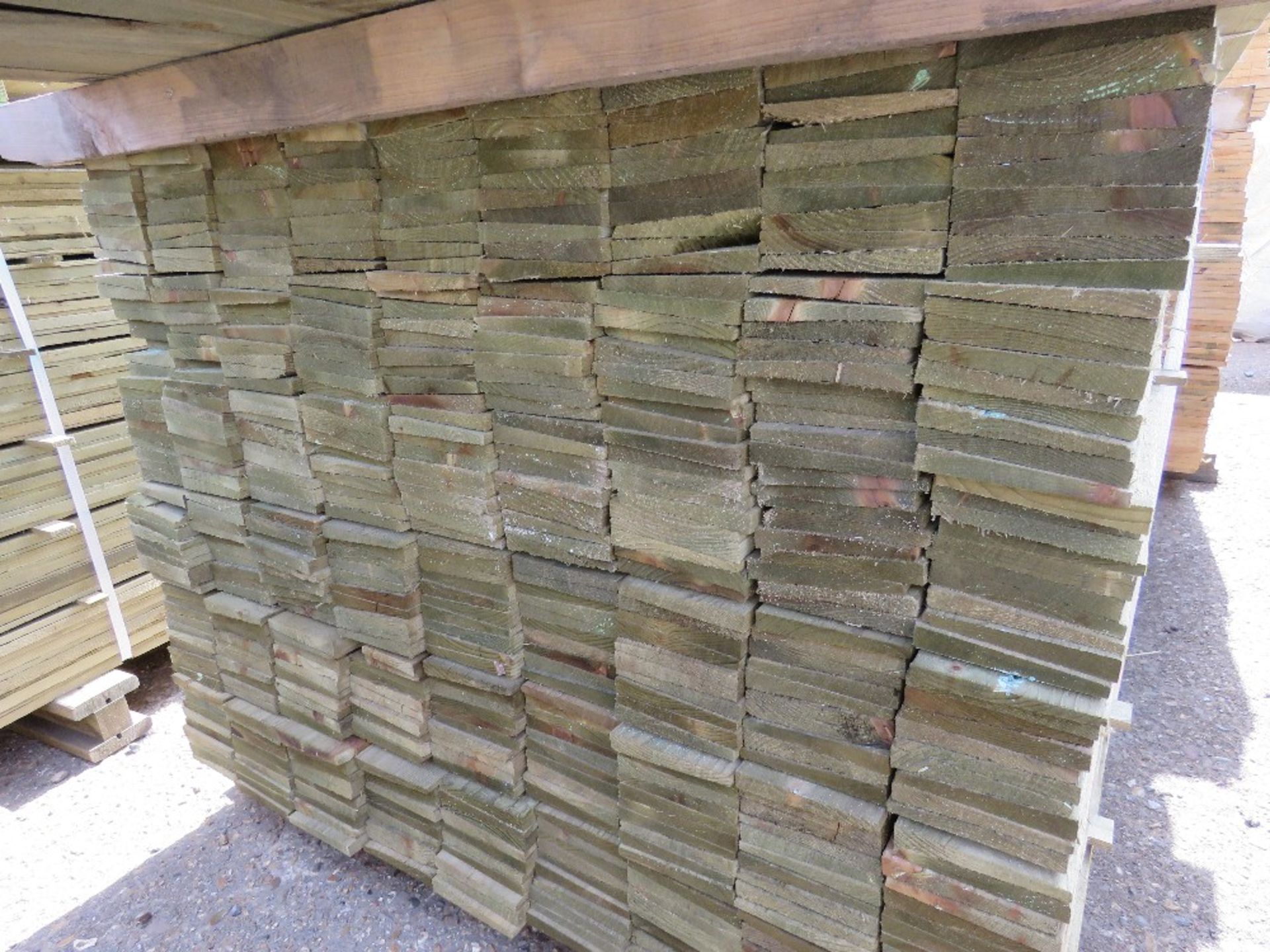 LARGE PACK OF FEATHER EDGE CLADDING TIMBER 1.5M X 10CM APPROX, PRESSURE TREATED. - Image 2 of 2