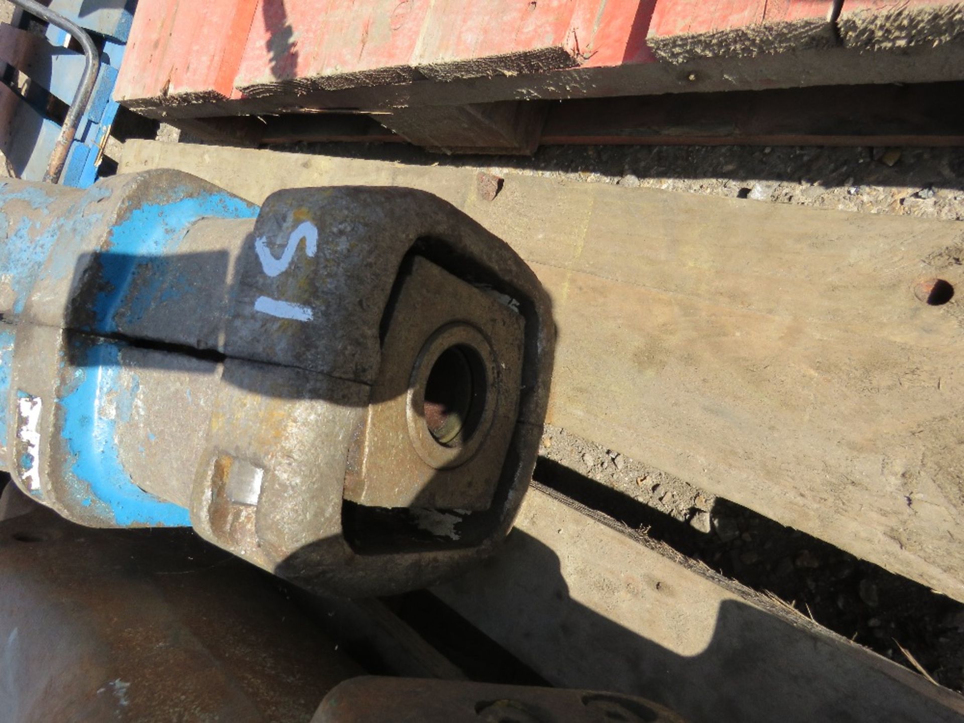 EXCAVATOR BREAKER ON 35MM PINS, NO POINT. - Image 2 of 3
