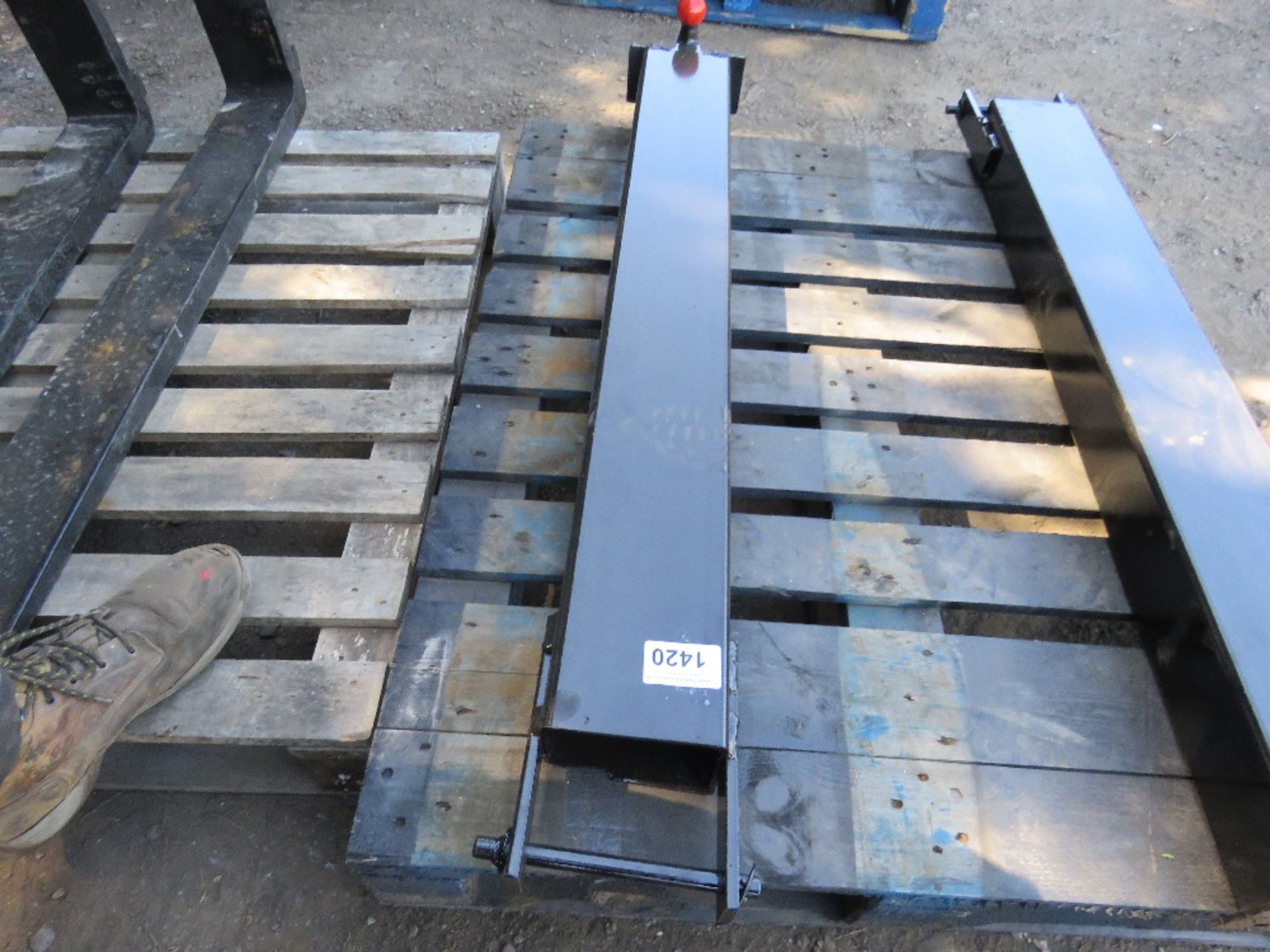 BALL HITCH UNIT FOR FORKLIFT TINE, 4FT LENGTH APPROX. - Image 2 of 2