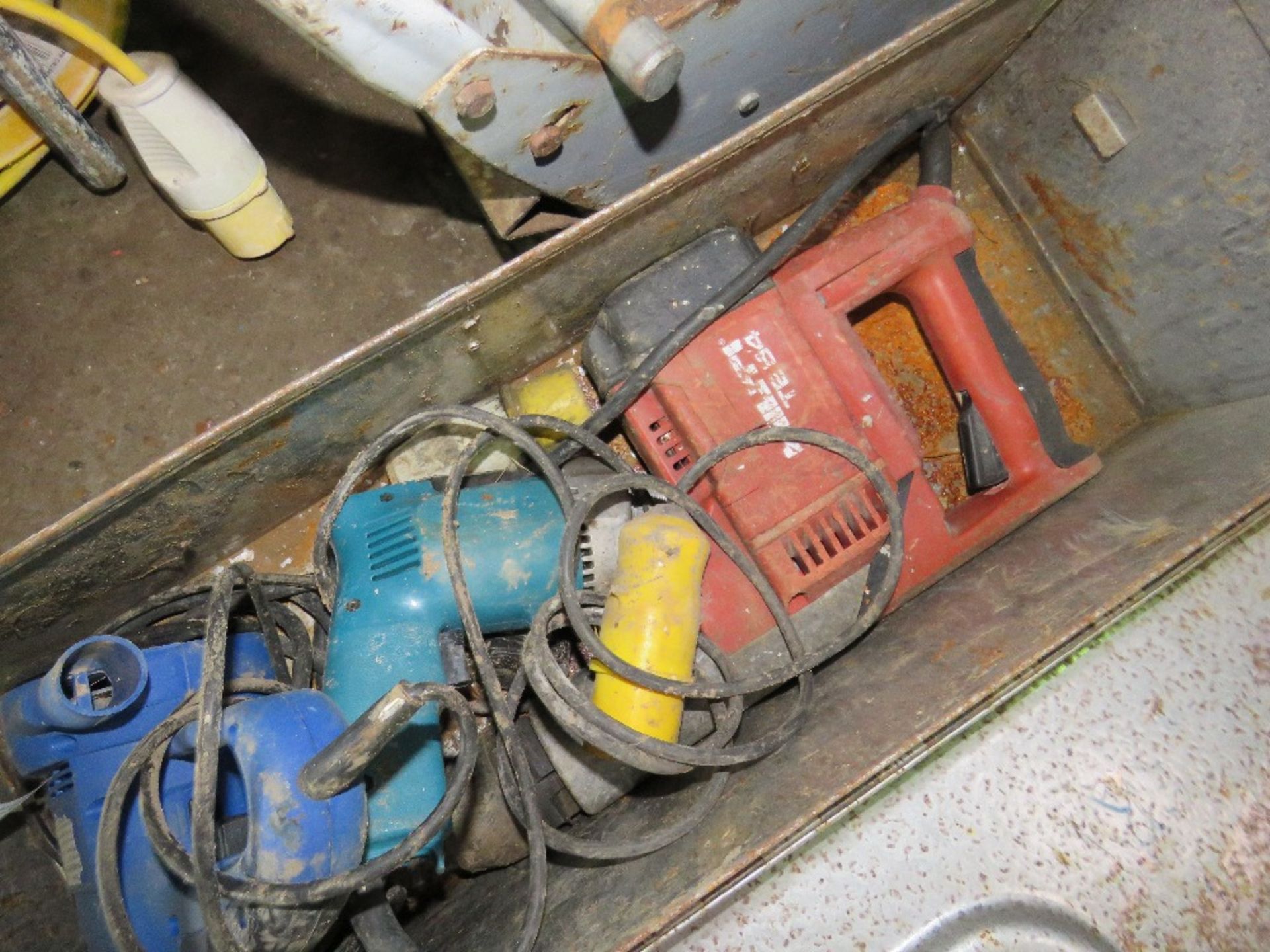 3 X POWER TOOLS: HILTI TE64 BREAKER, SANDER AND A DRILL. - Image 2 of 2