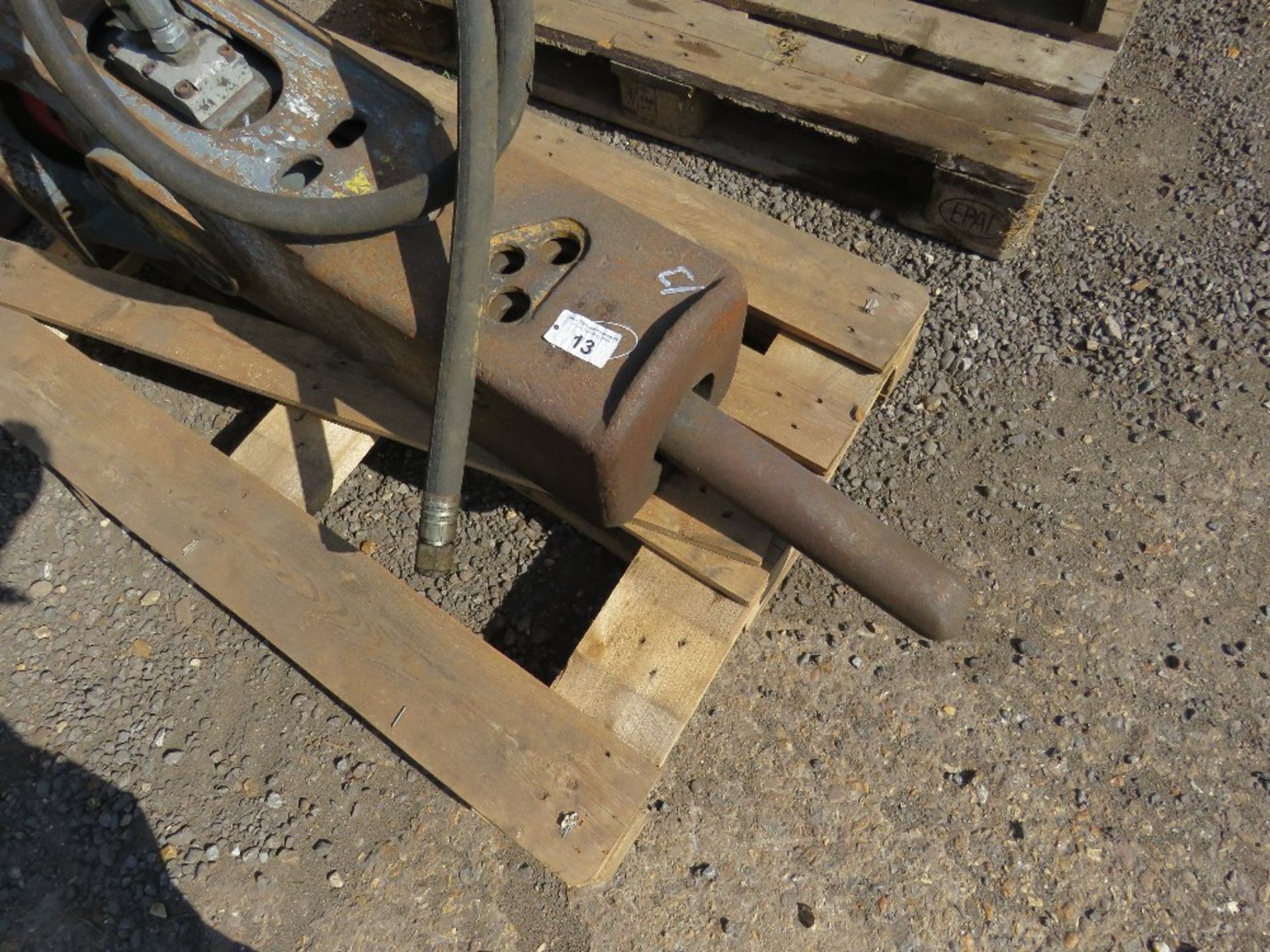 EXCAVATOR BREAKER ON 45MM PINS. - Image 4 of 5