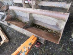 EXCAVATOR GRADING BUCKET ON 50MM PINS, 1.5M WIDE, NEEDS ATTENTION