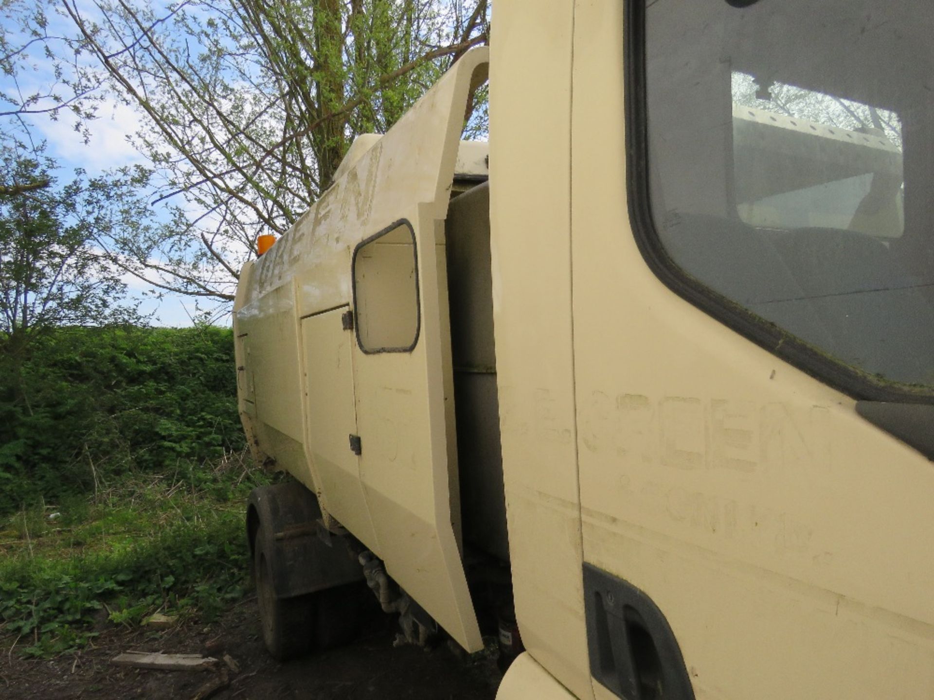 DAF FA45.150 SCARAB ROAD SWEEPER, REG:FJ56 VXO. WHEN TESTED WAS SEEN TO RUN AND DRIVE ON GEARS AND H - Image 5 of 10