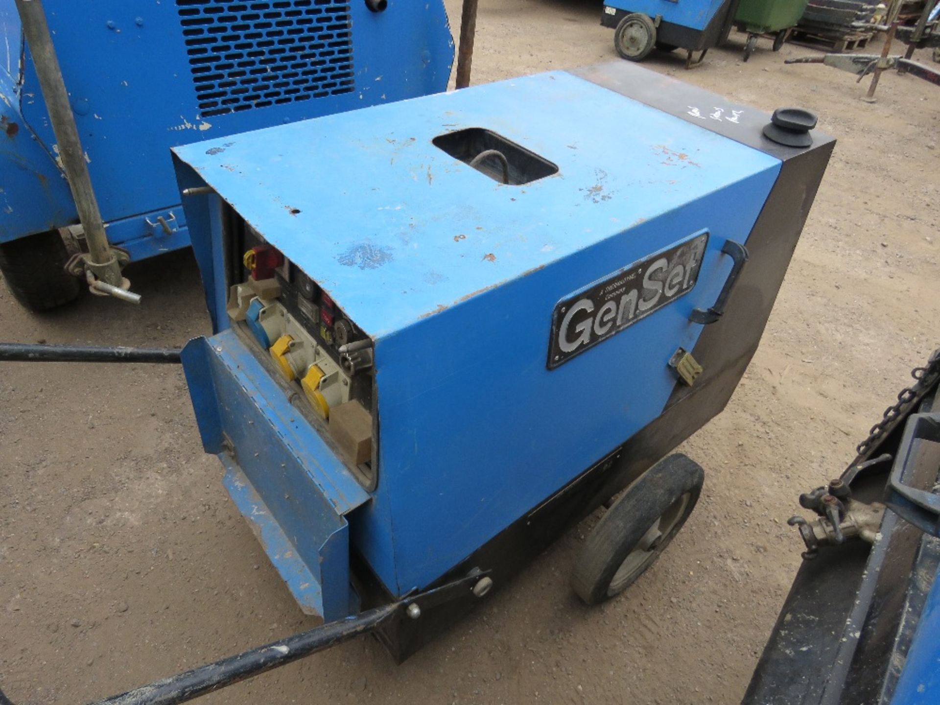 GENSET MGK6000 BARROW GENERATOR. 6KVA. WHEN TESTEDE WAS SEEN TO RUN AND SHOWED POWER ON THE GUAGES.