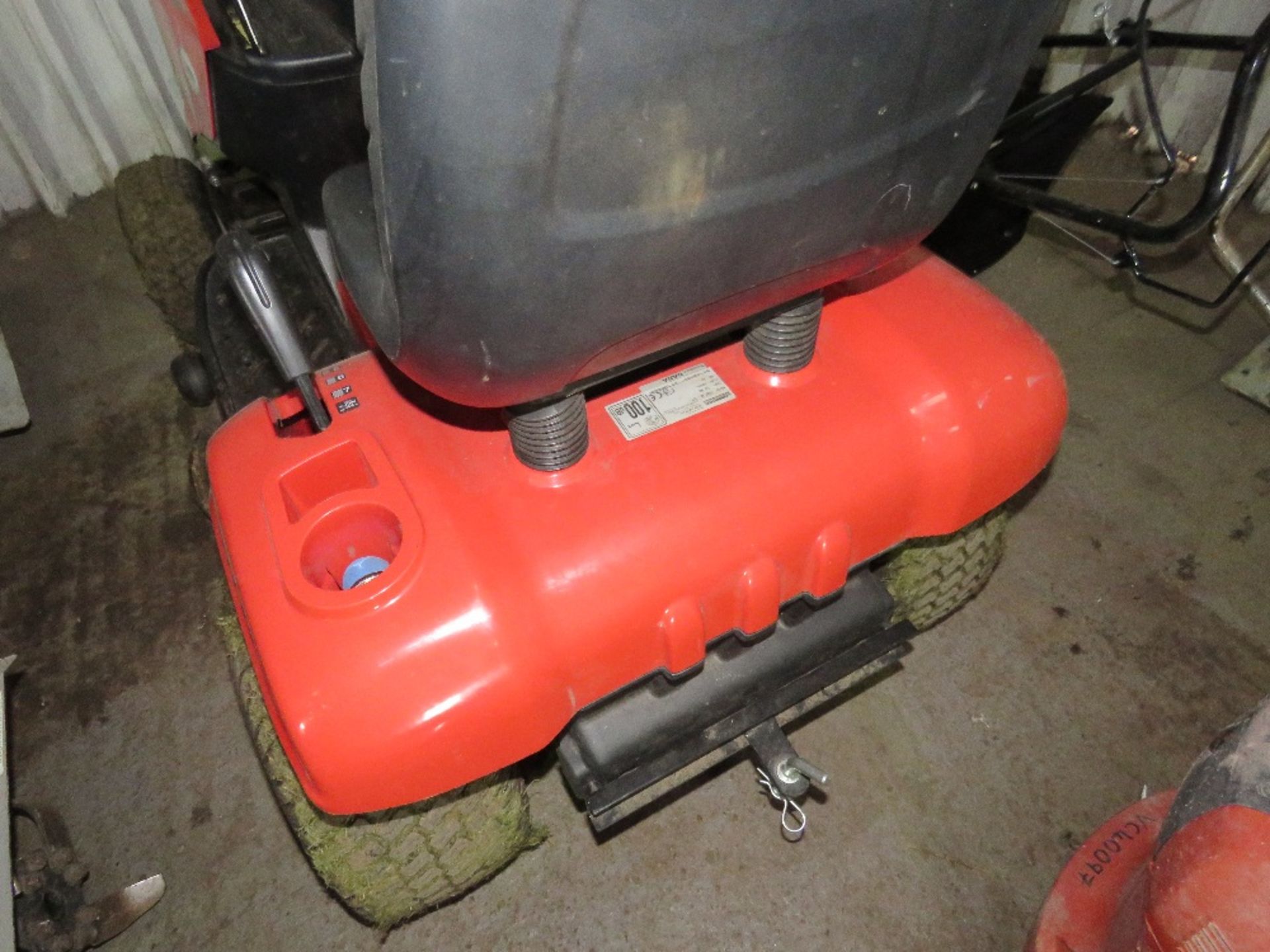 MOUNTFIELD 1538SD RIDE ON MOWER, YEAR 2012, HYDRASTATIC DRIVE. WHEN TESTED WAS SEEN TO RUN BUT WOULD - Image 4 of 5