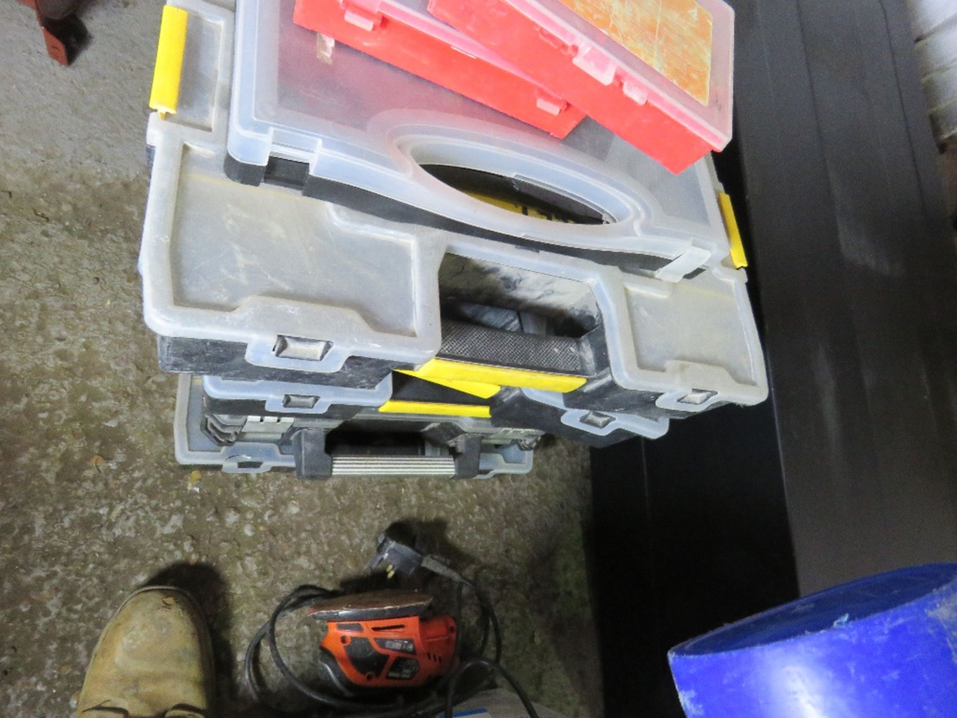 10 X BOXES CONTAINING TOOLS, FIXINGS AND SUNDRIES. - Image 2 of 4