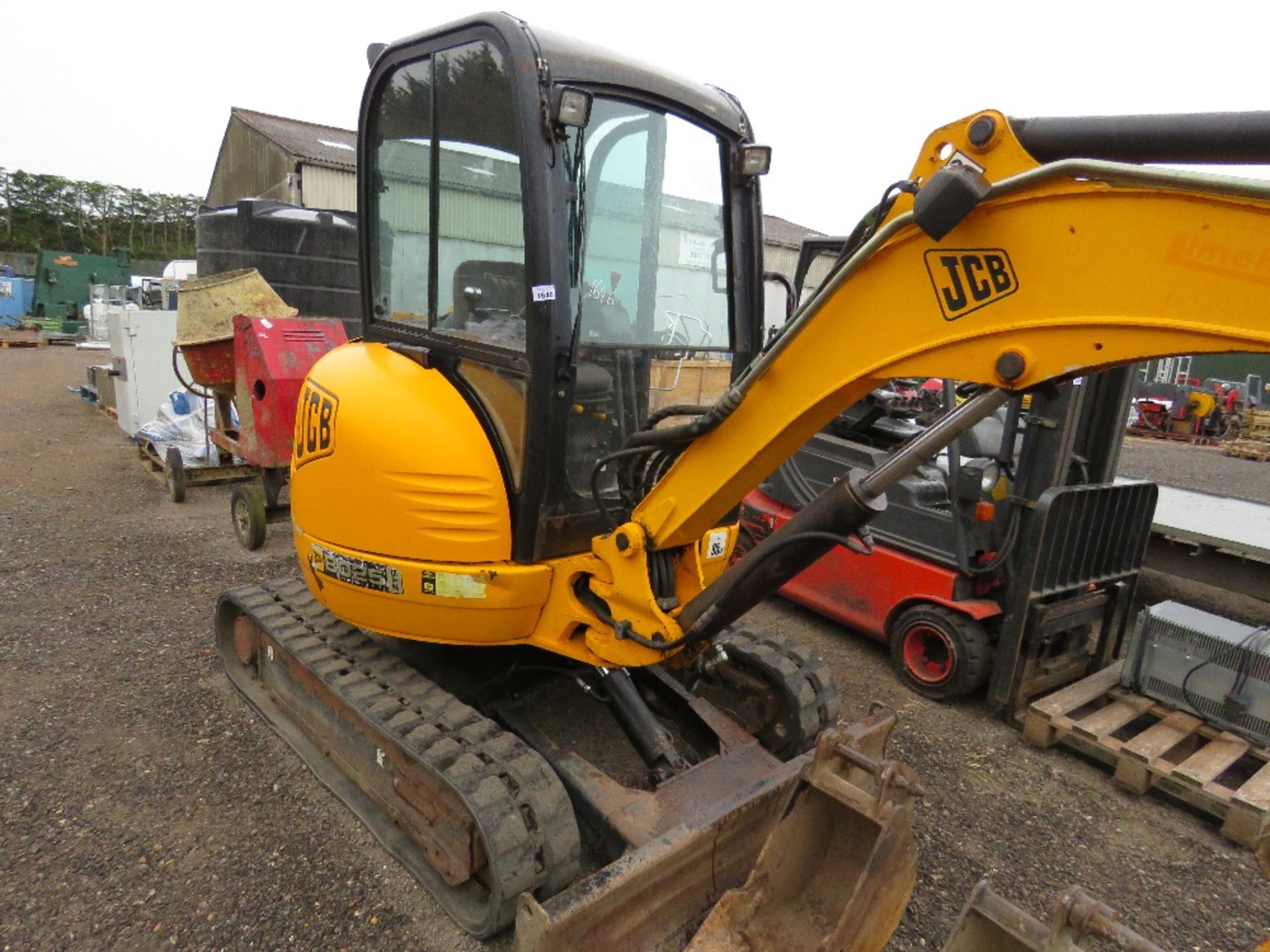 JCB 8025 2.5 TONNE MINI EXCAVATOR, YEAR 2009.