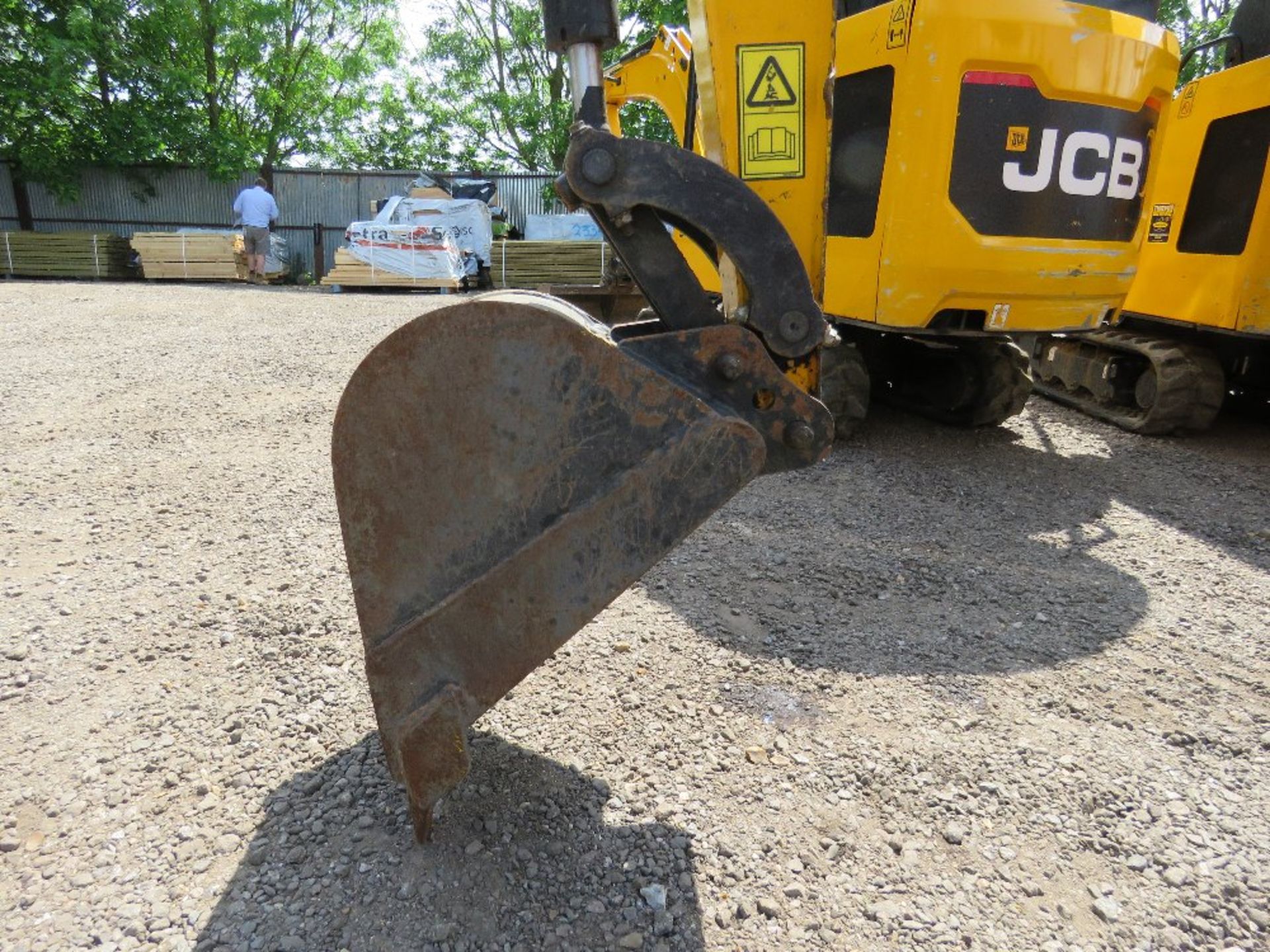 JCB 150C-1 RUBBER TRACKED MINI EXCAVATOR, YEAR 2018 BUILD. 735 RECORDED HOURS, 1 BUCKET AS SHOWN/FIT - Image 10 of 11