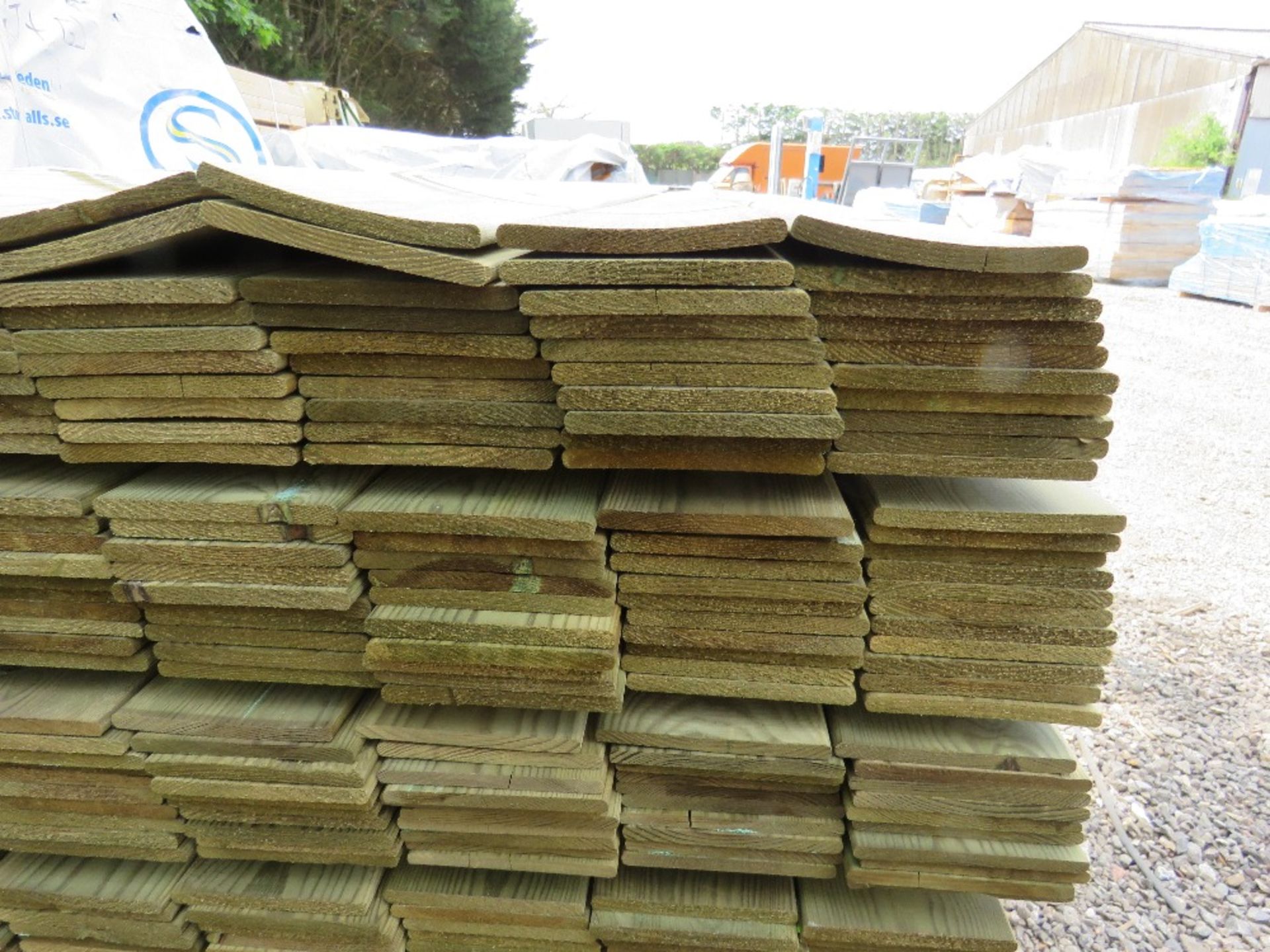 LARGE PACK OF TREATED MACHINED HIT AND MISS FENCE CLADDING BOARDS 1.74M X 95MM APPROX. - Image 4 of 4