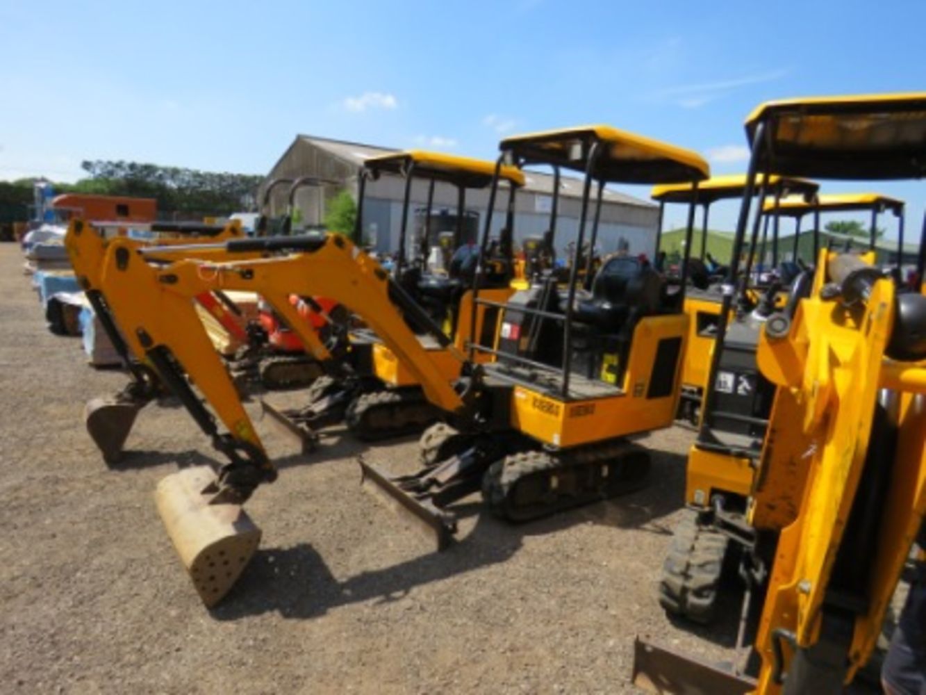 UK BUSINESS & TRADE TIMED ON-LINE SALE: Construction, Agricultural & Industrial  Machinery.  BUYERS PREMIUM 15% PLUS VAT