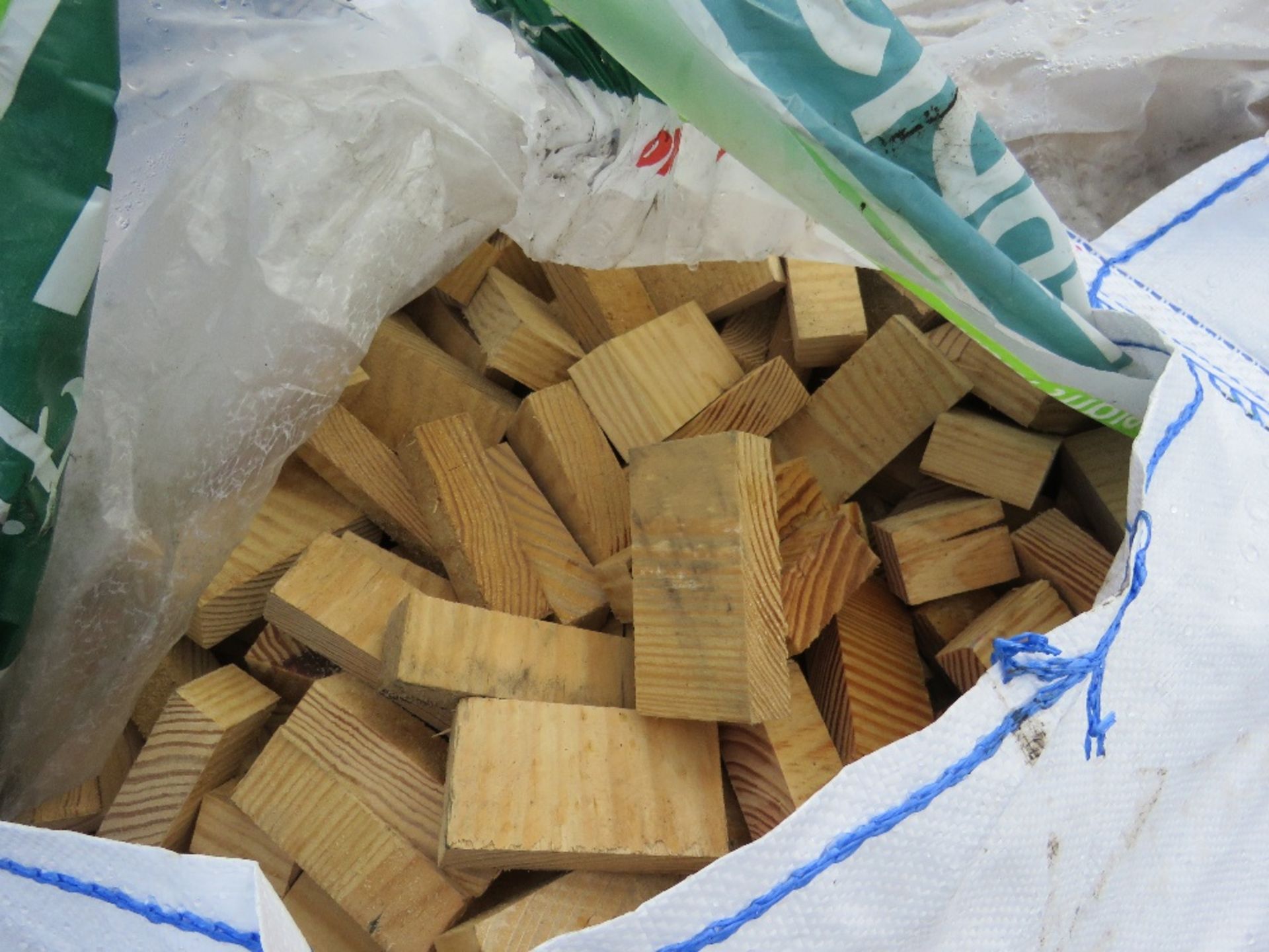 2 X BAGS OF FIREWOOD OFFCUT TIMBER. - Image 2 of 3