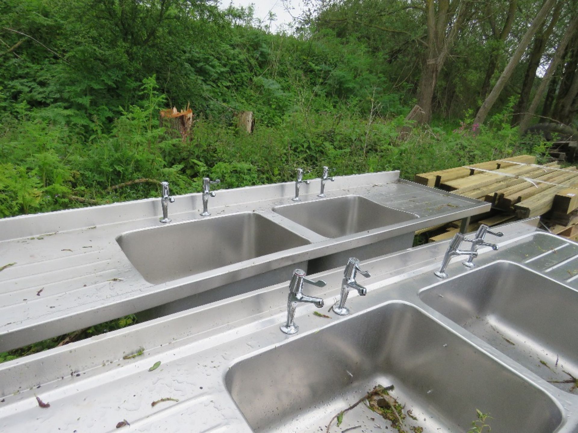 2 X LARGE TWIN BOWL CATERING SINKS WITH TAPS.. NO VAT ON HAMMER PRICE. - Image 5 of 5