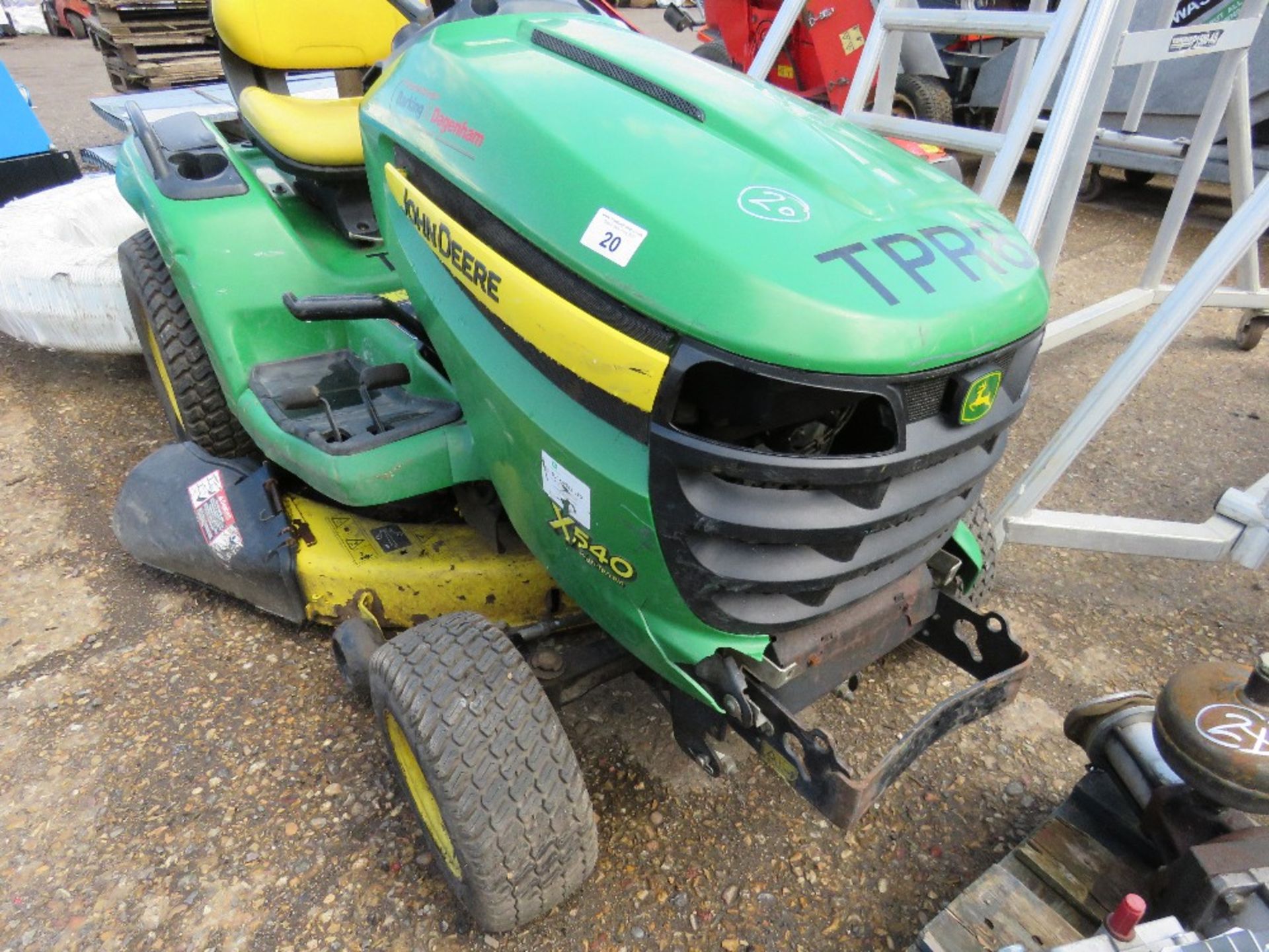 JOHN DEERE 540 RIDE ON PROFESSIONAL MOWER, PREVIOUS COUNCIL USEAGE. NO VAT ON HAMMER PRICE. STRAIGH