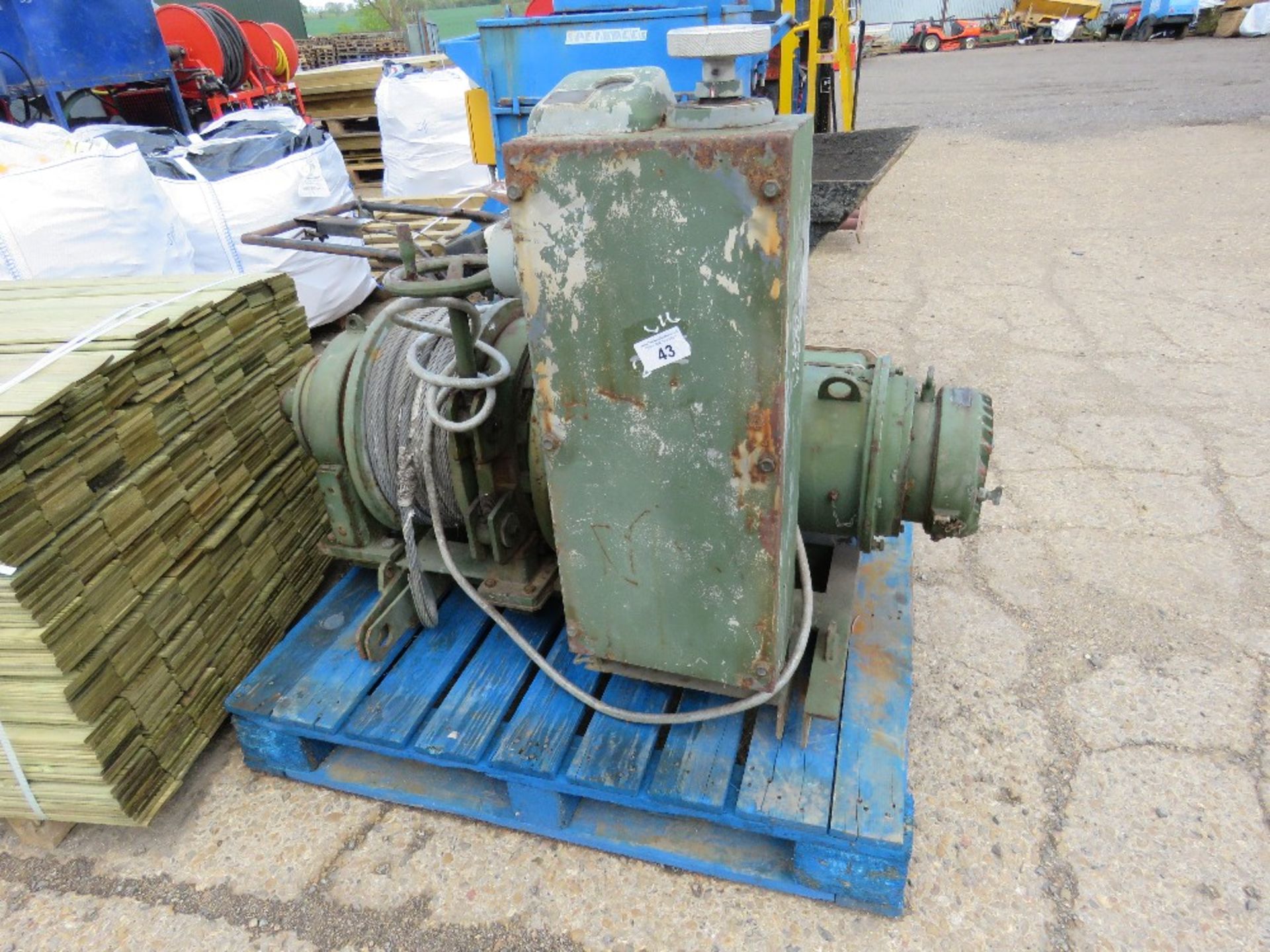 HEAVY DUTY 3 PHASE POWERED BOAT YARD WINCH, WORKING WHEN REMOVED.