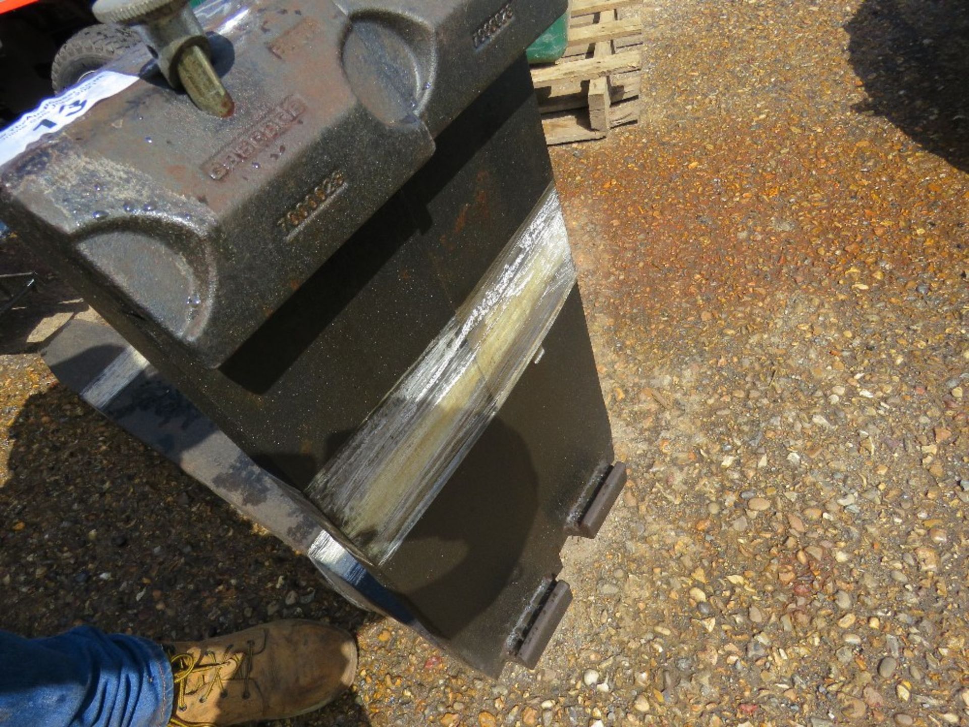 PAIR OF CLASS 3 FORKLIFT TINES, NEVER FITTED. 1200 X 150MM SIZE. - Image 4 of 4