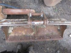 EXCAVATOR GRADING BUCKET ON 60MM PINS, 1.5M WIDE, NEEDS ATTENTION