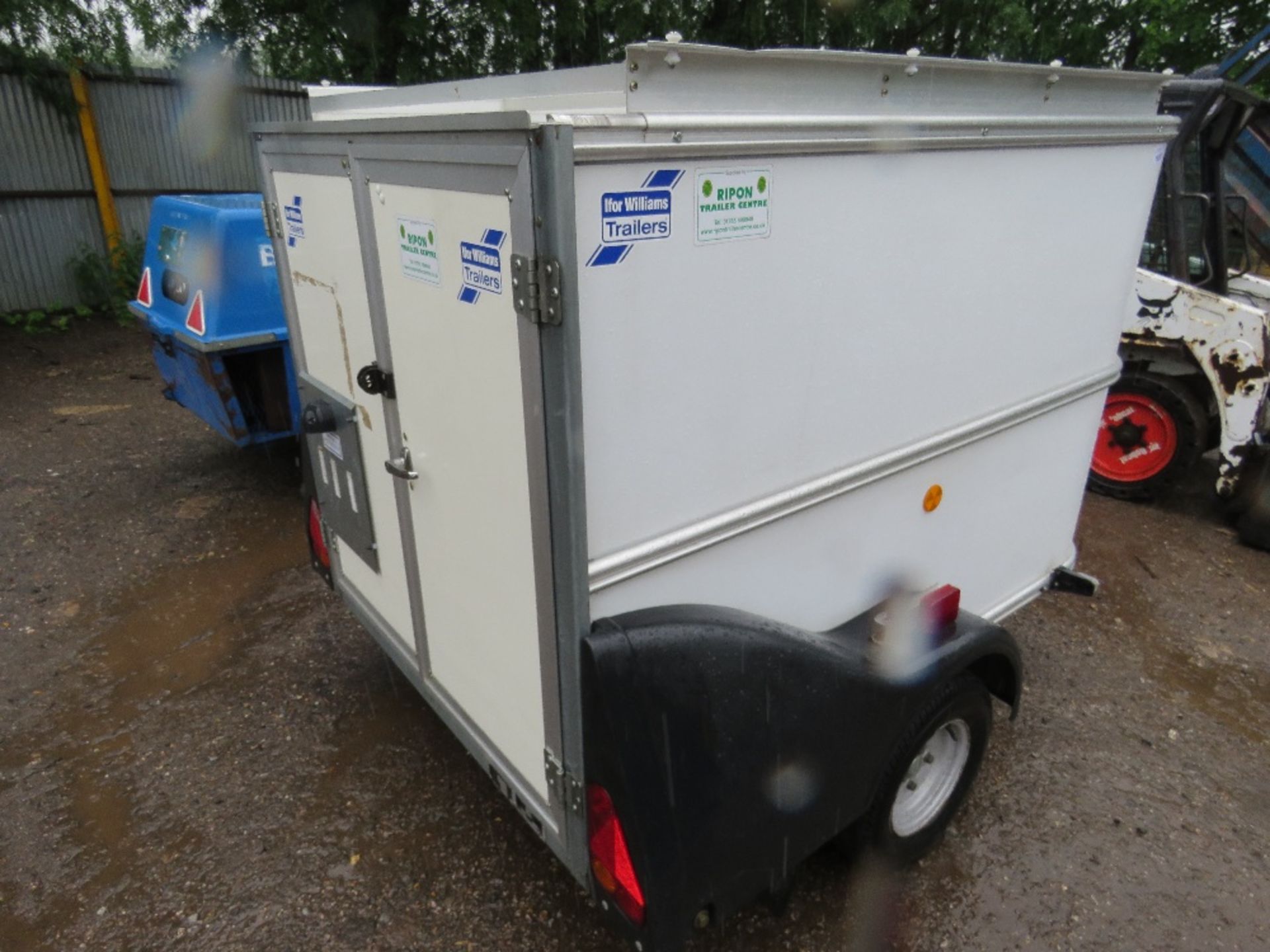 IFOR WILLIAMS BV64E (6FT X 4FT) BOX VAN TRAILER, UNBRAKED. ROOF RACK. SPARE WHEEL. SN:E0658931 - Image 4 of 10