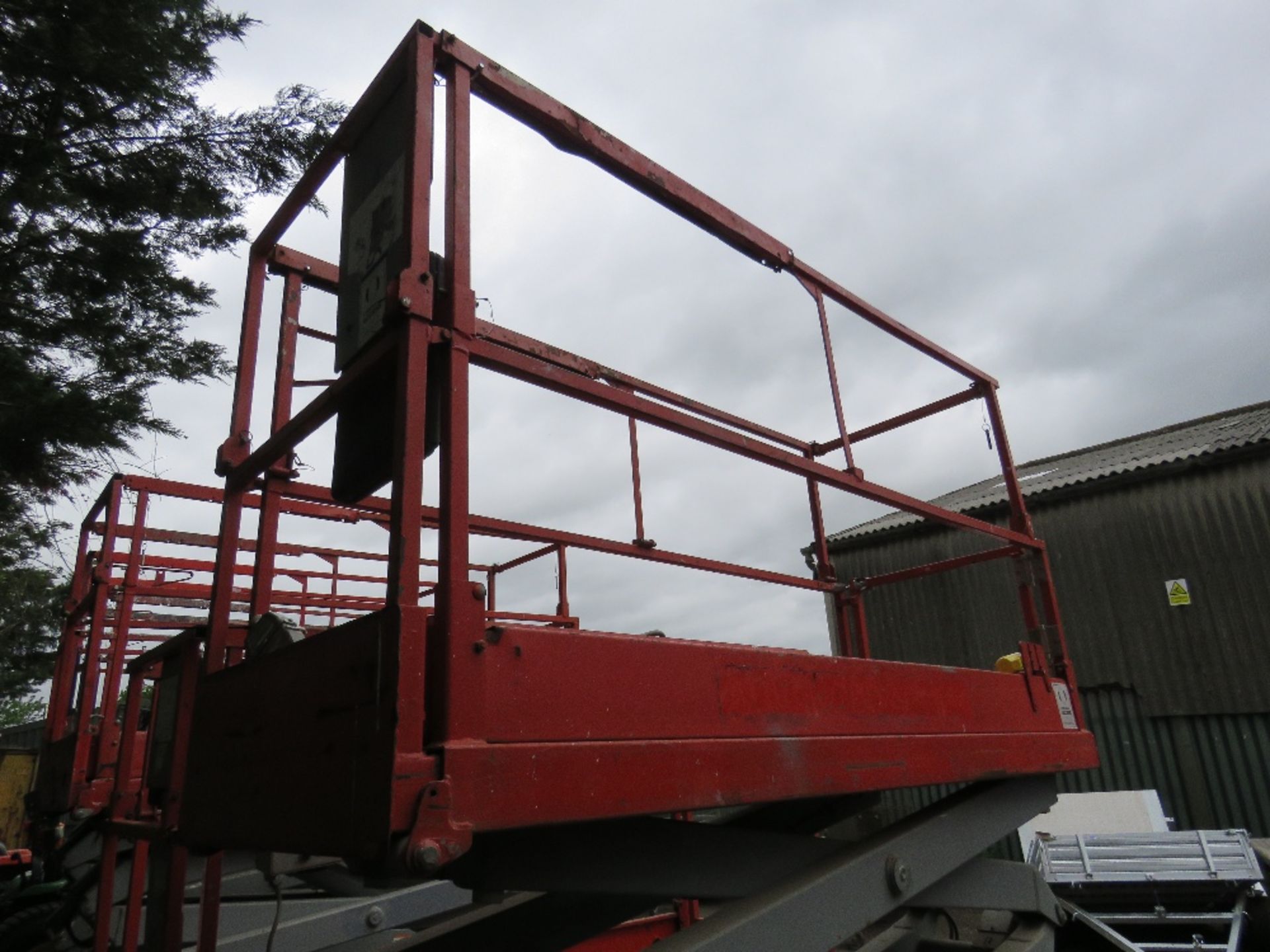 SKYJACK SJ111-3220M SCISSOR LIFT ACCESS PLATFORM. YEAR 2007. SLIDE OUT DECK EXTENSION. SN;M600532. 8 - Image 4 of 6