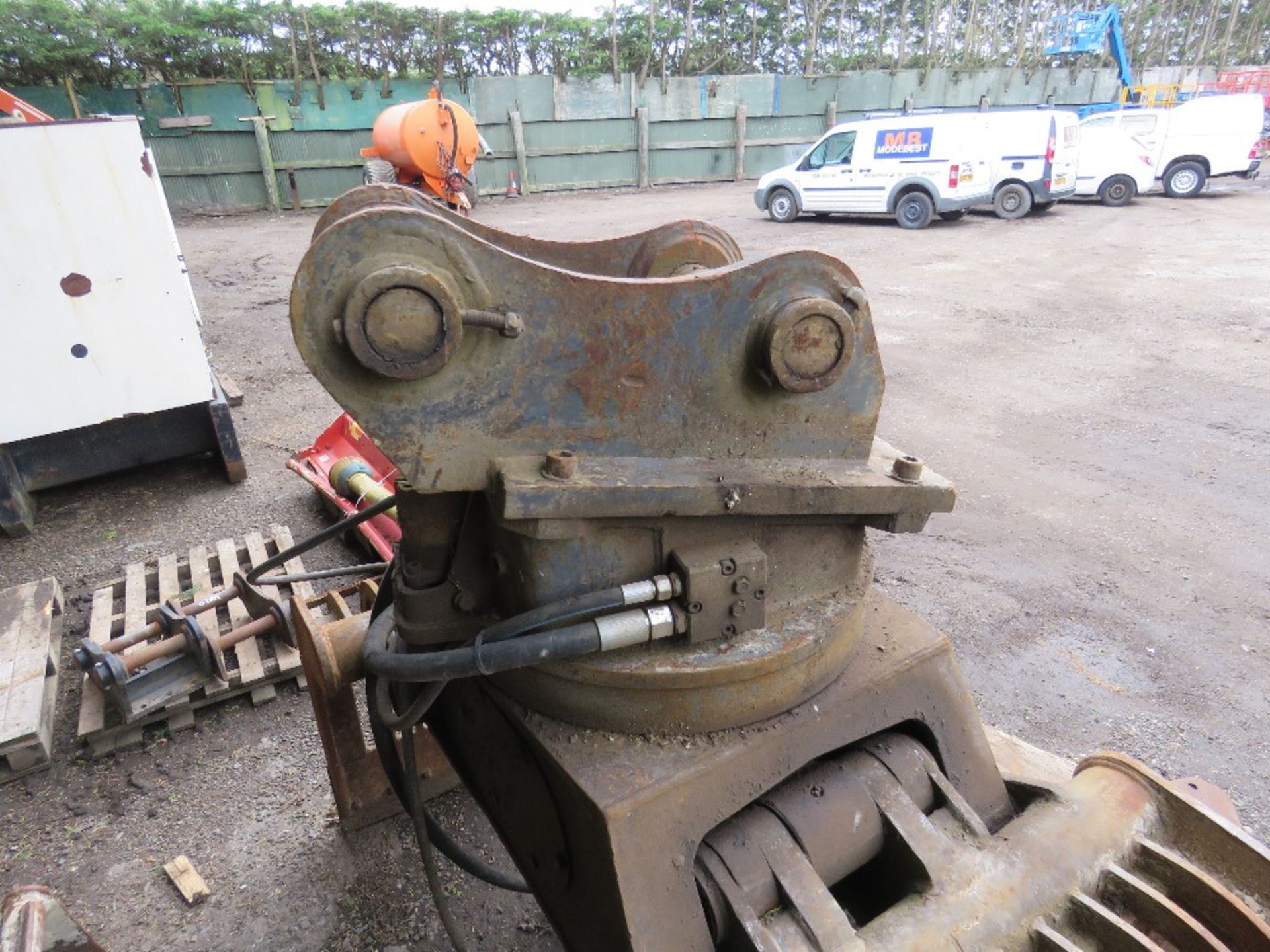 CATERPILLAR 282-9375 SELECTOR GRAB ON 80MM PINS, YEAR 2008. RETIREMENT SALE. NO VAT ON HAMMER PRICE. - Image 3 of 5