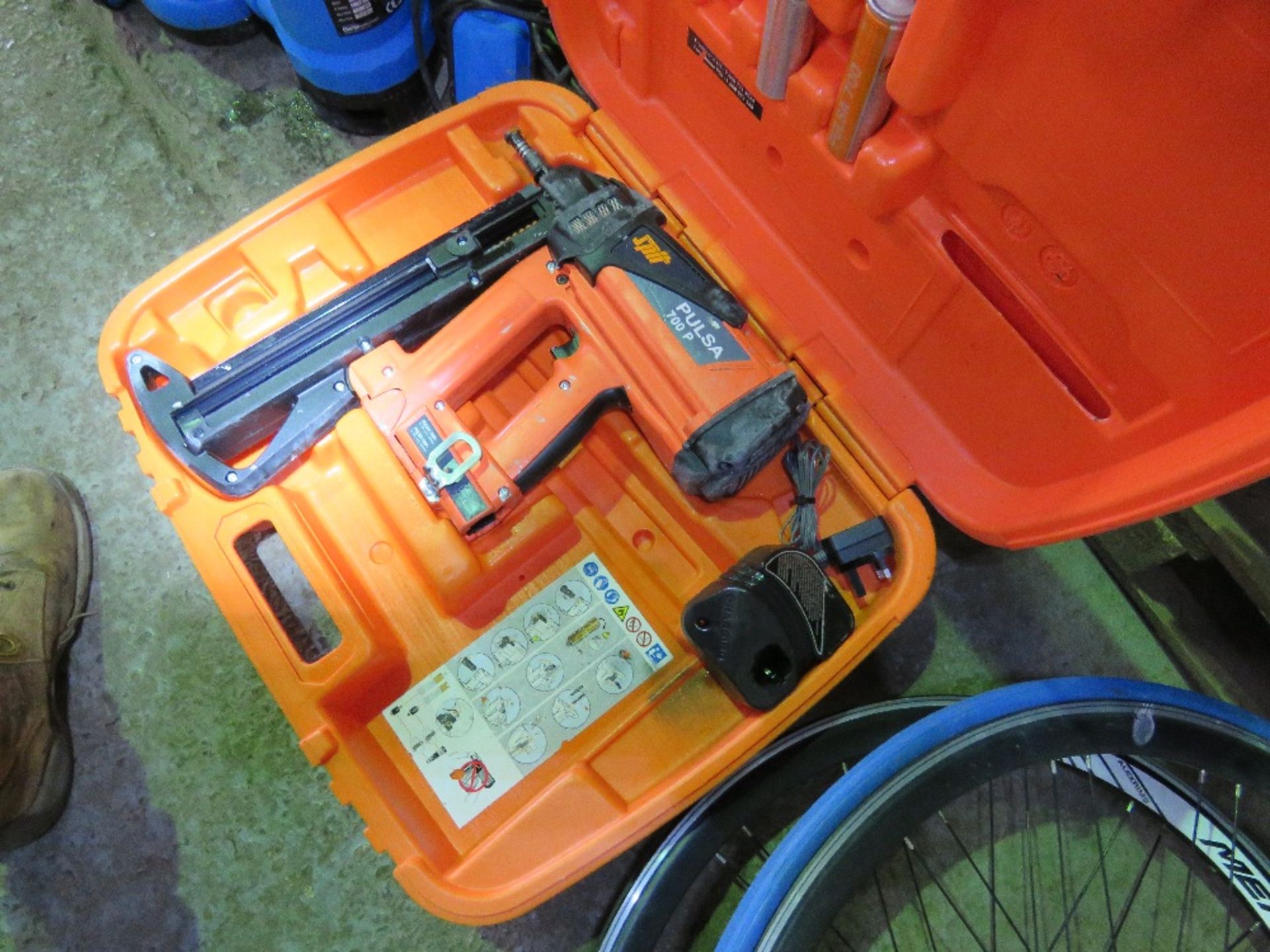 SPIT PULSA 700P NAIL GUN IN A CASE. - Image 2 of 2