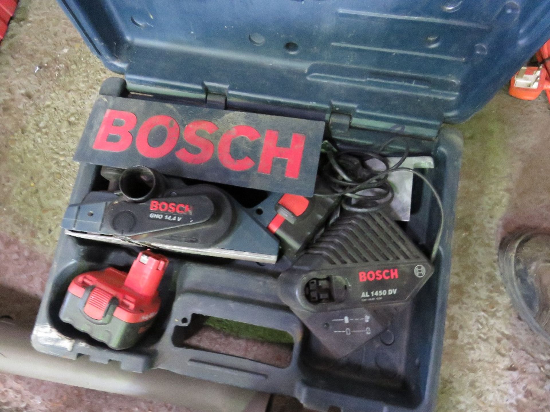 BOSCH BATTERY POWERED PLANER.