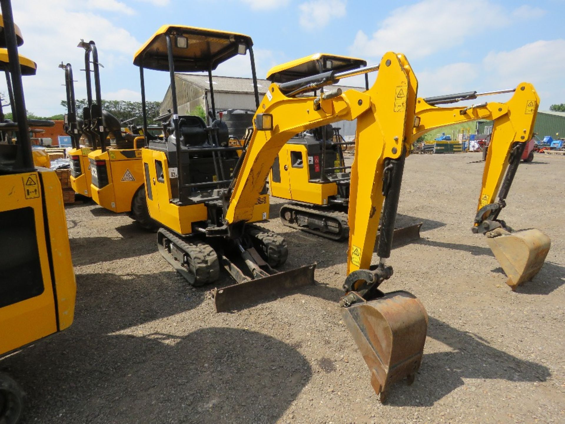 JCB 150C-1 RUBBER TRACKED MINI EXCAVATOR, YEAR 2018 BUILD. 735 RECORDED HOURS, 1 BUCKET AS SHOWN/FIT