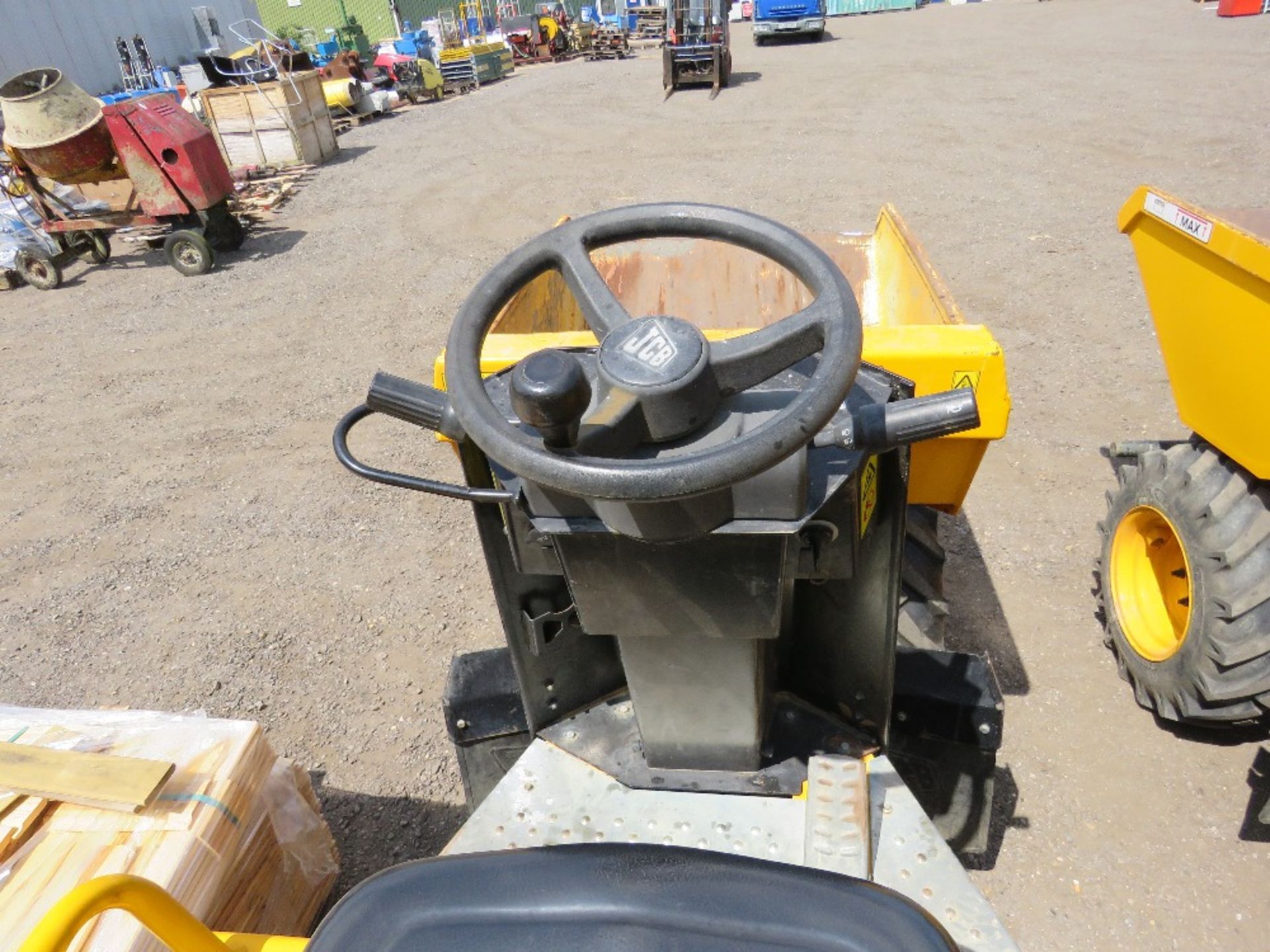 JCB 1T-1 HIGH TIP ONE TONNE DUMPER, YEAR 2018 BUILD. 265.9 RECORDED HOURS, KEY AND CERTIFICATE OF - Image 10 of 10