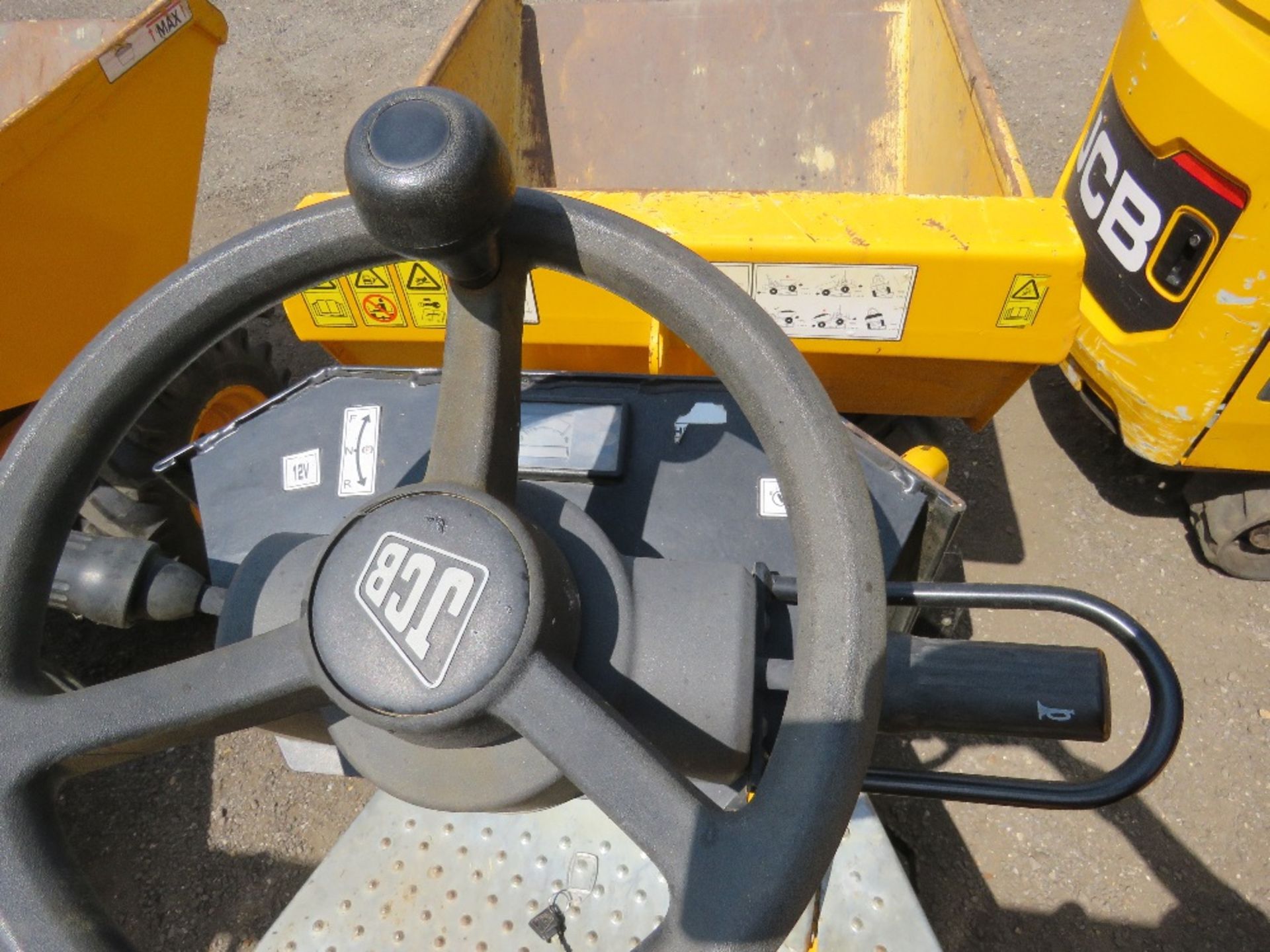 JCB 1T-1 HIGH TIP ONE TONNE DUMPER, YEAR 2018 BUILD. 112.2 RECORDED HOURS, KEY AND CERTIFICATE OF - Image 13 of 13