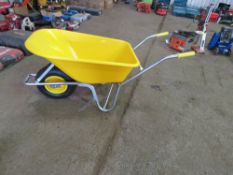 HEAVY DUTY BUILDER'S WHEELBARROW, LIGHTWEIGHT, UNUSED.