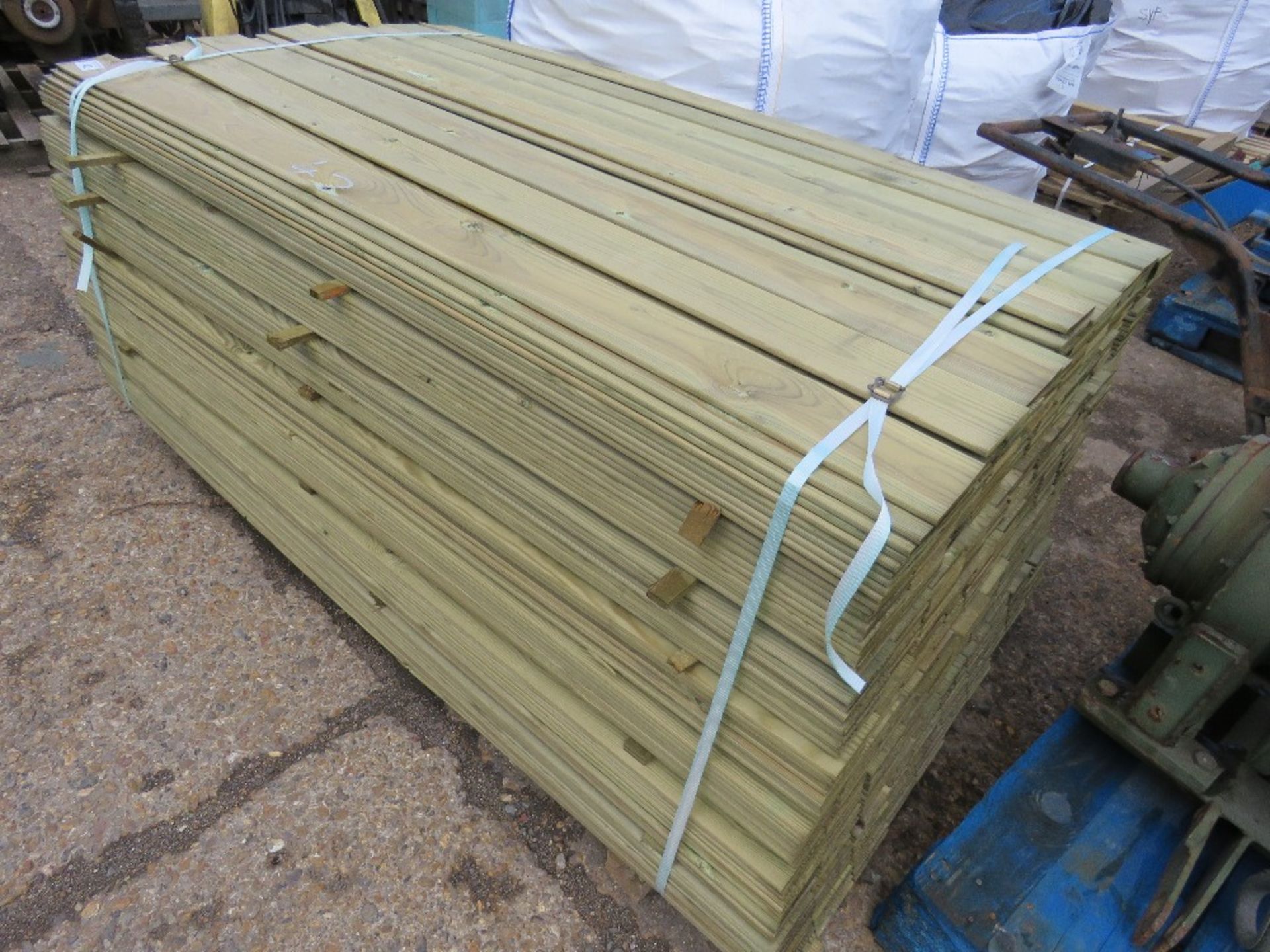 LARGE PACK OF MACHINED HIT AND MISS FENCING BOARDS, TREATED, 1.74M X 10CM APPROX. - Image 3 of 4