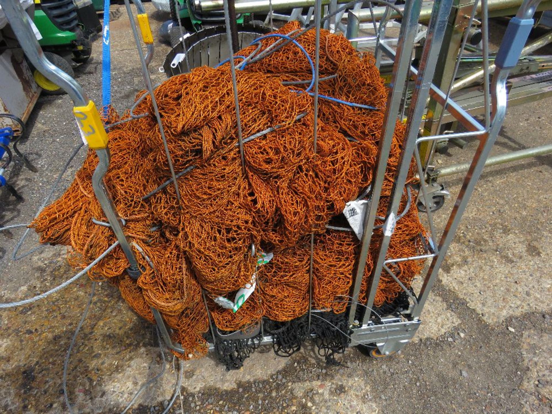 WHEELED TROLLEY CONTAINING FALL ARRESTOR SAFETY SCAFFOLD NETS. - Image 3 of 4